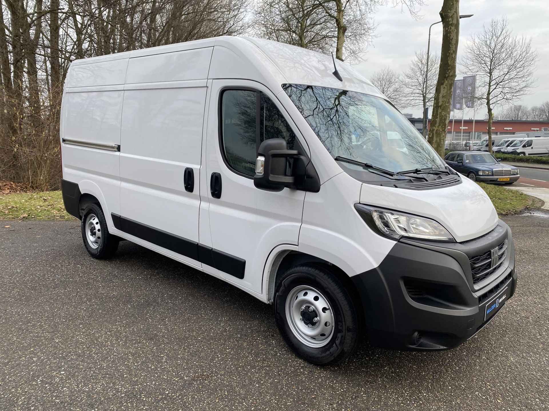 Fiat Ducato GB L2H2 2.2D MultiJet 140pk 3.5T | GEEN BPM | Multimedia | Apple CarPlay / Android Auto | NAVI | Achteruitrijcamera | Parkeersensoren achter | Dode hoek detectie | Inklapbare buitenspiegels | Bestuurdersstoel comfort | Armsteun | Bank voorpassagiers | Airbags - 7/41