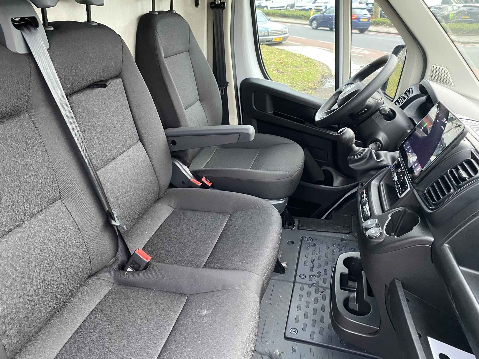 Fiat Ducato GB L2H2 2.2D MultiJet 140pk 3.5T | GEEN BPM | Multimedia | Apple CarPlay / Android Auto | NAVI | Achteruitrijcamera | Parkeersensoren achter | Dode hoek detectie | Inklapbare buitenspiegels | Bestuurdersstoel comfort | Armsteun | Bank voorpassagiers | Airbags - 41/41