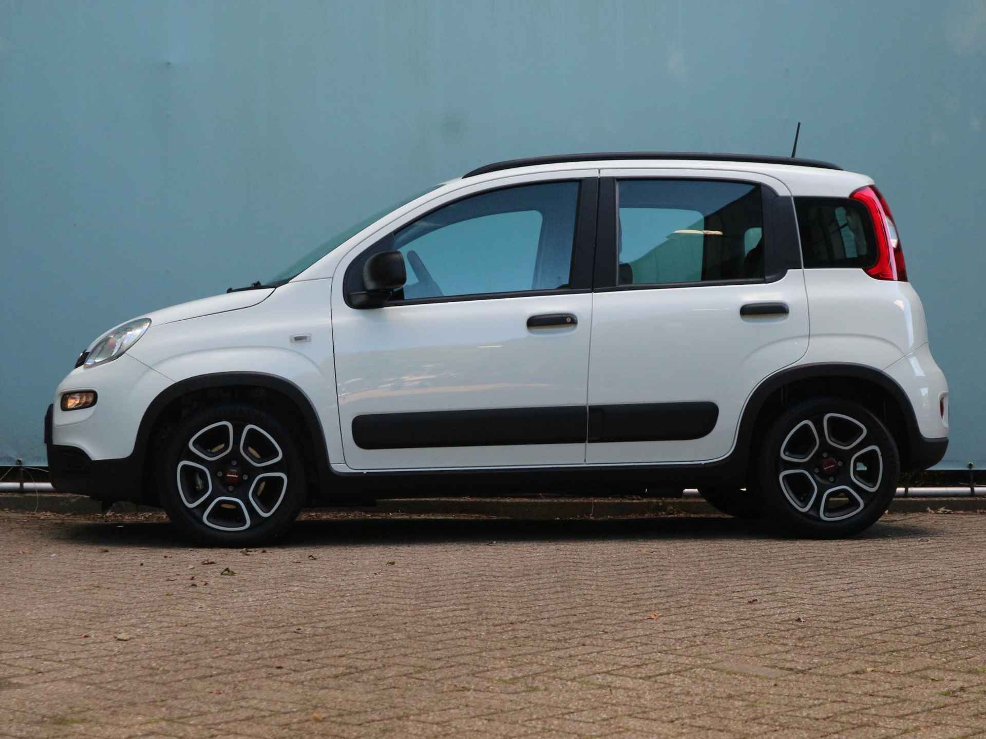 Fiat Panda 1.0 Hybrid City Life 70 pk / Apple CarPlay & Android Auto / Airco - 2/26