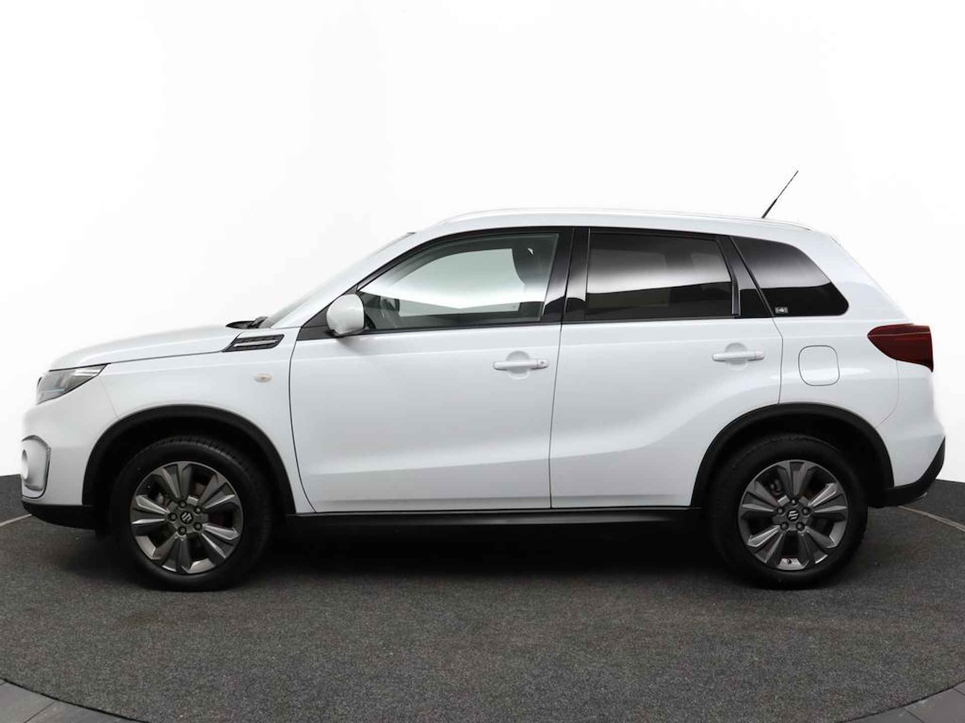 Suzuki Vitara 1.4 Boosterjet Comfort Smart Hybrid | Climate control | Cruise control | Navigatie | Trekhaak | Android auto, Apple carplay | Stoelverwarming | Lichtmetalen velgen | - 3/49