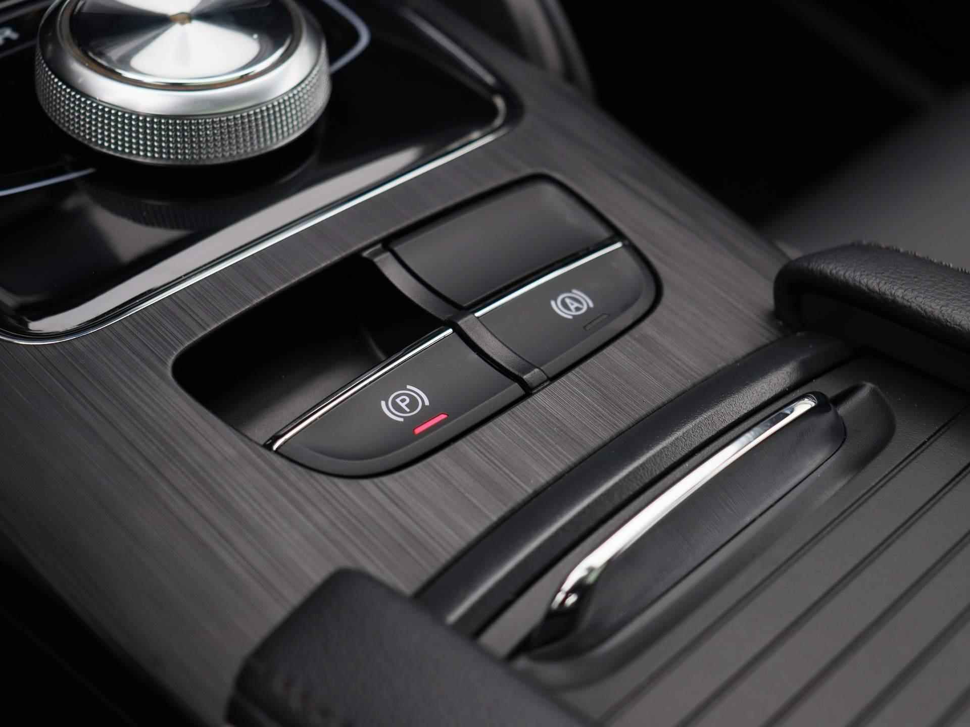 MG ZS EV Luxury 45 kWh | Panoramadak | Leder | Navi | Apple CarPlay | Camera | Adaptive Cruise Control | - 20/35