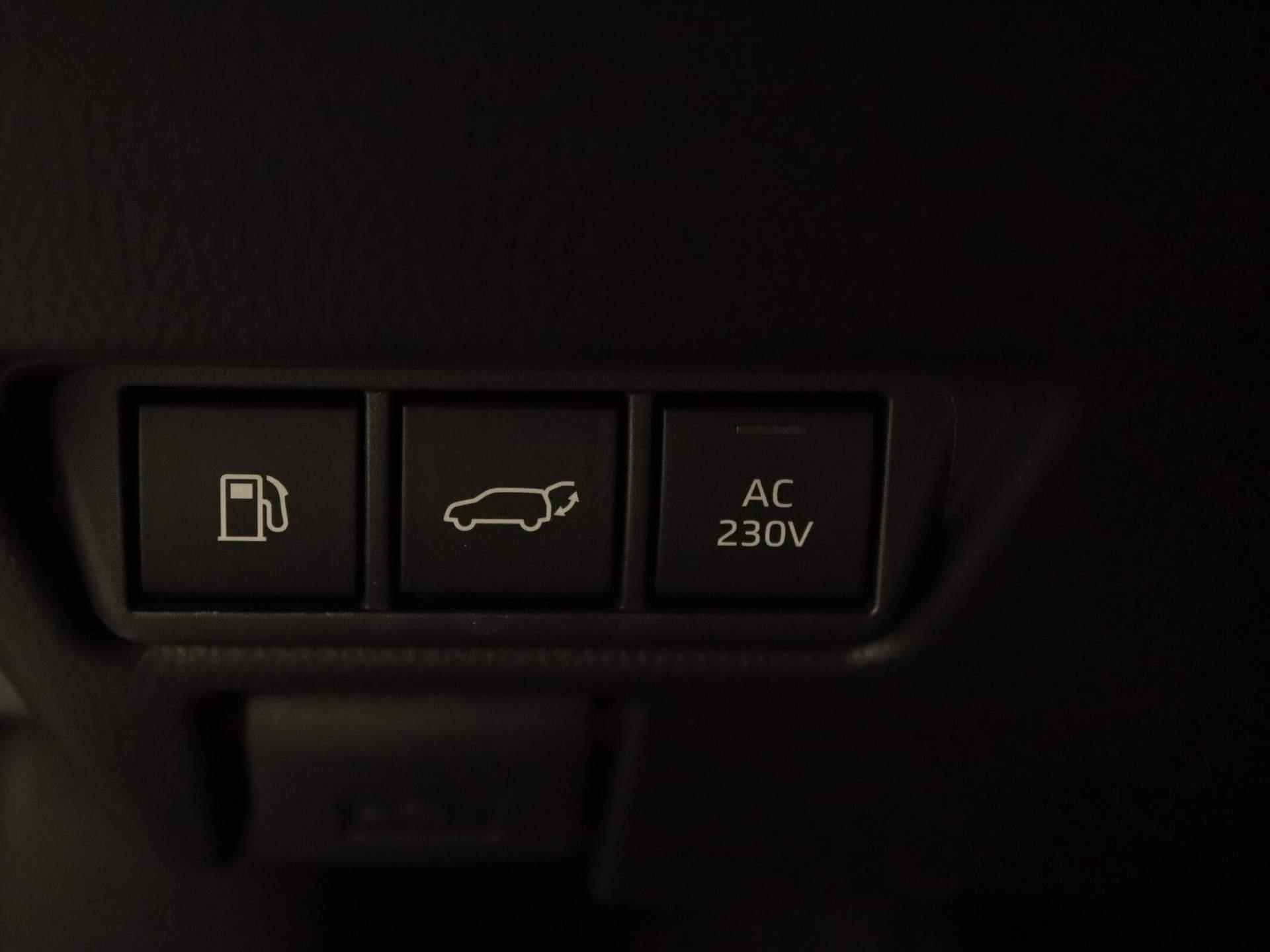 Toyota Prius 2.0 Plug-in Executive - NIEUW MODEL - NAVIGATIE - ACHTERUITRIJCAMERA - ELEKTRISCH VERSTELBARE BESTUURDERSSTOEL - STOELVERWARMING - DODEHOEK DETECTIE - 19" LICHT METALEN VELGEN - ELEKTRISCH BEDIENBARE ACHTERKLEP - 23/37