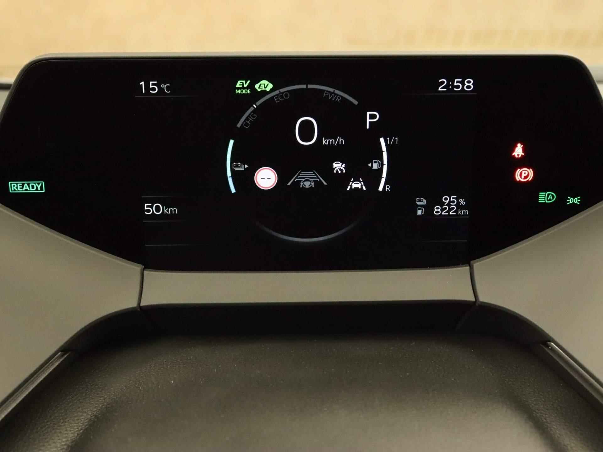 Toyota Prius 2.0 Plug-in Executive - NIEUW MODEL - NAVIGATIE - ACHTERUITRIJCAMERA - ELEKTRISCH VERSTELBARE BESTUURDERSSTOEL - STOELVERWARMING - DODEHOEK DETECTIE - 19" LICHT METALEN VELGEN - ELEKTRISCH BEDIENBARE ACHTERKLEP - 29/37