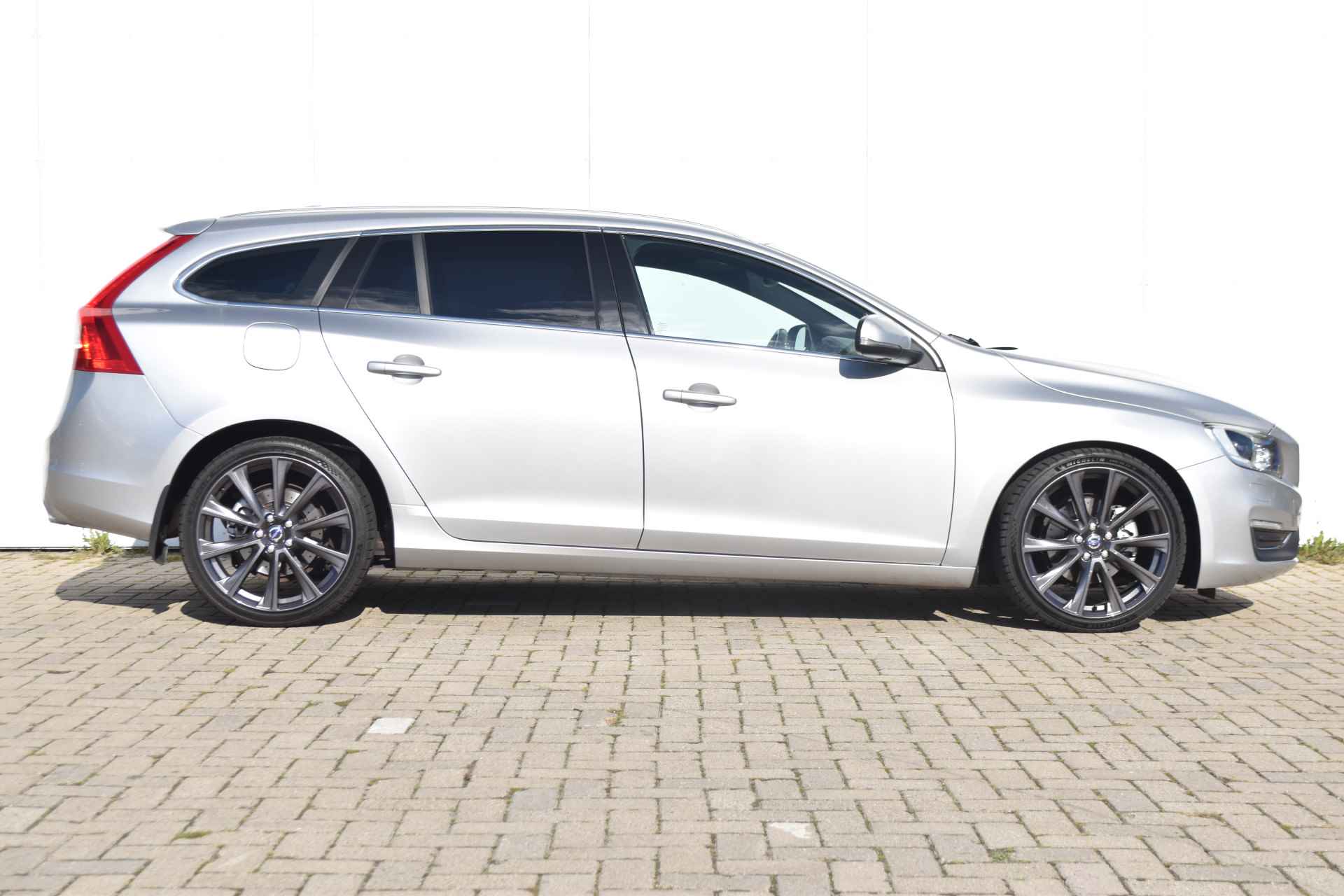 Volvo V60 D4 Summum #19'' #Xenon #Standkachel! - 4/27