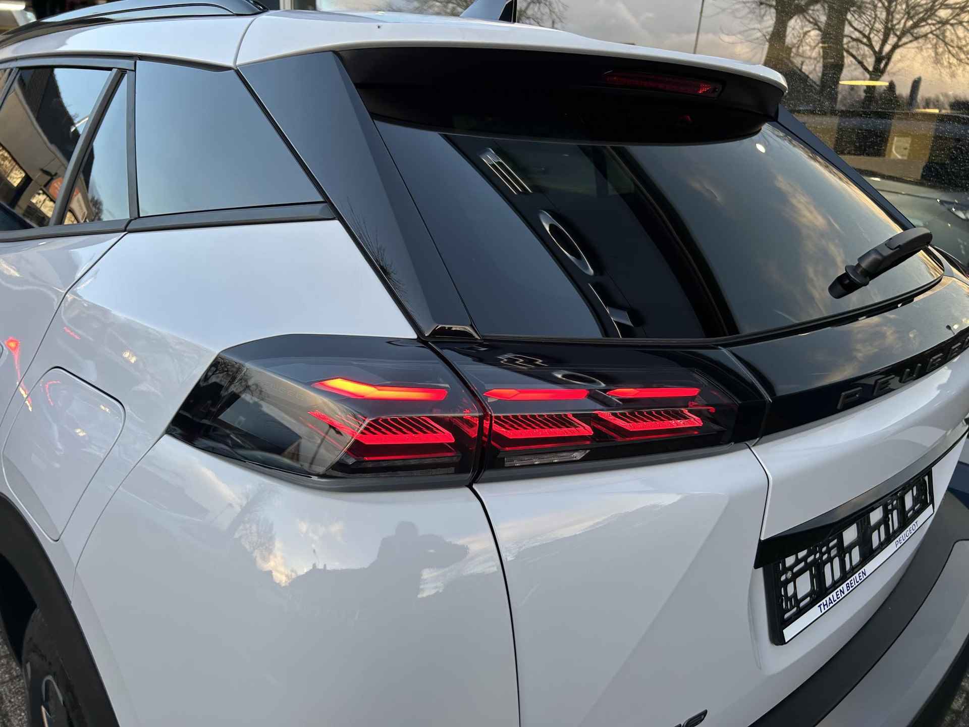 Peugeot 2008 1.2 Hybrid 136 Allure | Nieuw Model 2024! | Hybride Elektrisch rijden met Automaat | Navigatie via Telefoon | Parkeercamera | 360 graden Camera | Stoelverwarming | LED Verlichting | Apple Carplay/Android Auto | Lichtmetalen Velgen | Cruise & Climate Control | - 37/55