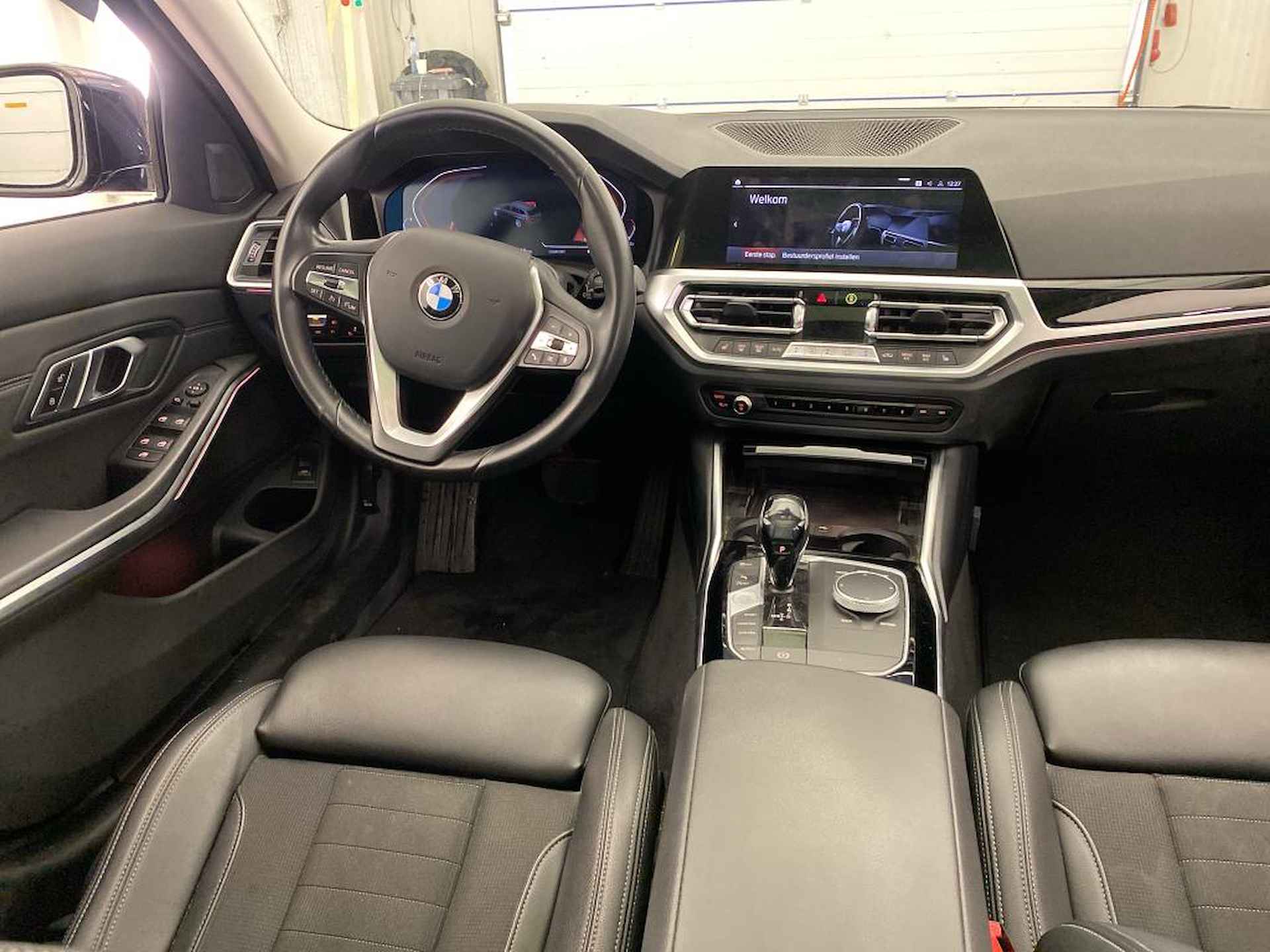 BMW 3 Serie Touring 320i Executive Edition NL AUTO | CAMERA  | ELEKTR TREKHAAK | STOELVERW | PANO | - 4/17