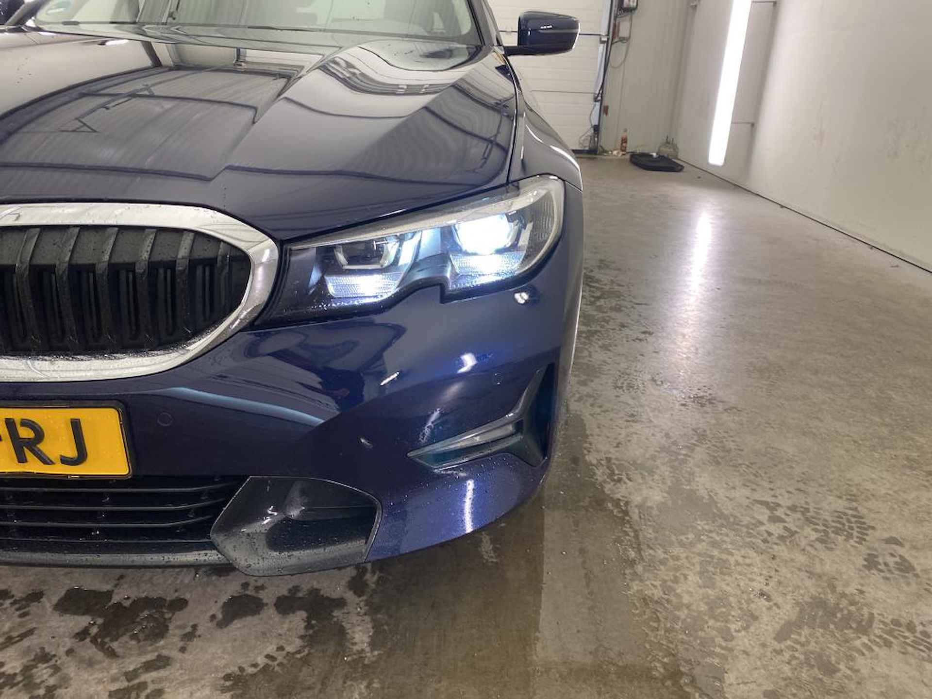 BMW 3 Serie Touring 320i Executive Edition NL AUTO | CAMERA  | ELEKTR TREKHAAK | STOELVERW | PANO | - 13/17