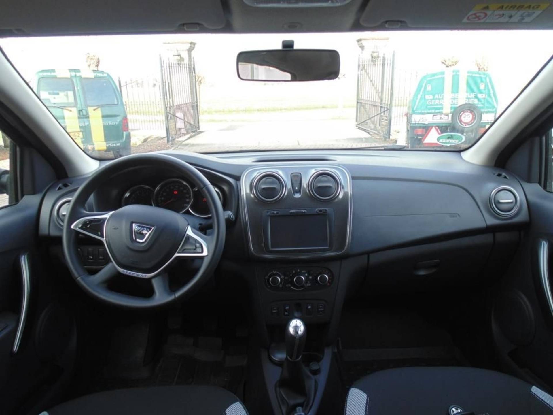 Dacia Sandero 0.9 TCe SL Stepway - Prijs inclusief 12 maanden BOVAG-garantie en afleveren – - 4/15