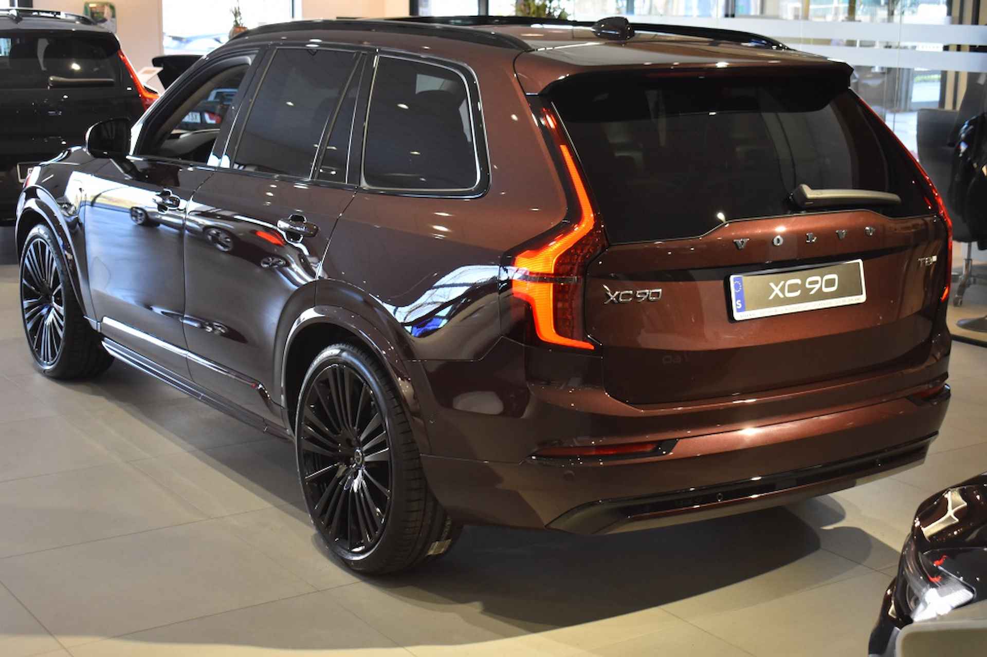 Volvo XC90 T8 455pk AWD Ultra Dark | Massage | Trekhaak | Luchtvering | Bow - 2/38