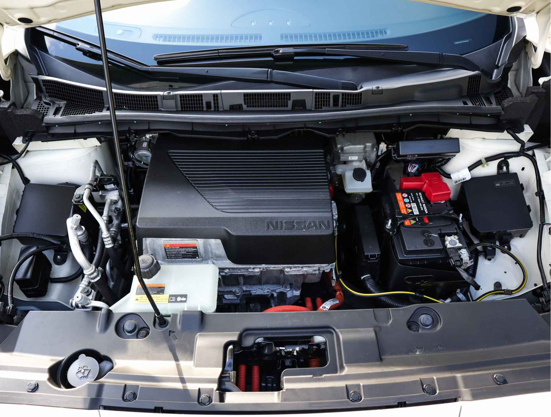 Nissan Leaf Acenta 40 kWh (Subsidie-Mogelijk) (150PK) 1e-Eig, Nissan-Dealer-Onderh, 12-Mnd-BOVAG, NL-Auto, Navigatie/Apple-Carplay/Android-Auto, Parkeersensoren-V+A, Achteruitrijcamera, Airco/Climate-Control, Dodehoeksensor, Keyless-Entry/Start, Adaptive-Cruise-Control, Stoelverwarming, Lane-Assist, Privacy-Glas - 27/41