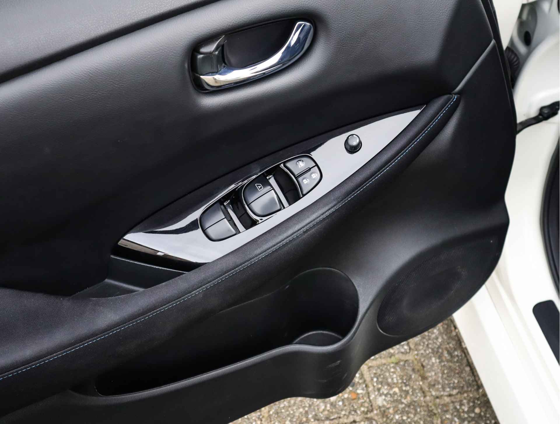 Nissan Leaf Acenta 40 kWh (Subsidie-Mogelijk) (150PK) 1e-Eig, Nissan-Dealer-Onderh, 12-Mnd-BOVAG, NL-Auto, Navigatie/Apple-Carplay/Android-Auto, Parkeersensoren-V+A, Achteruitrijcamera, Airco/Climate-Control, Dodehoeksensor, Keyless-Entry/Start, Adaptive-Cruise-Control, Stoelverwarming, Lane-Assist, Privacy-Glas - 29/41