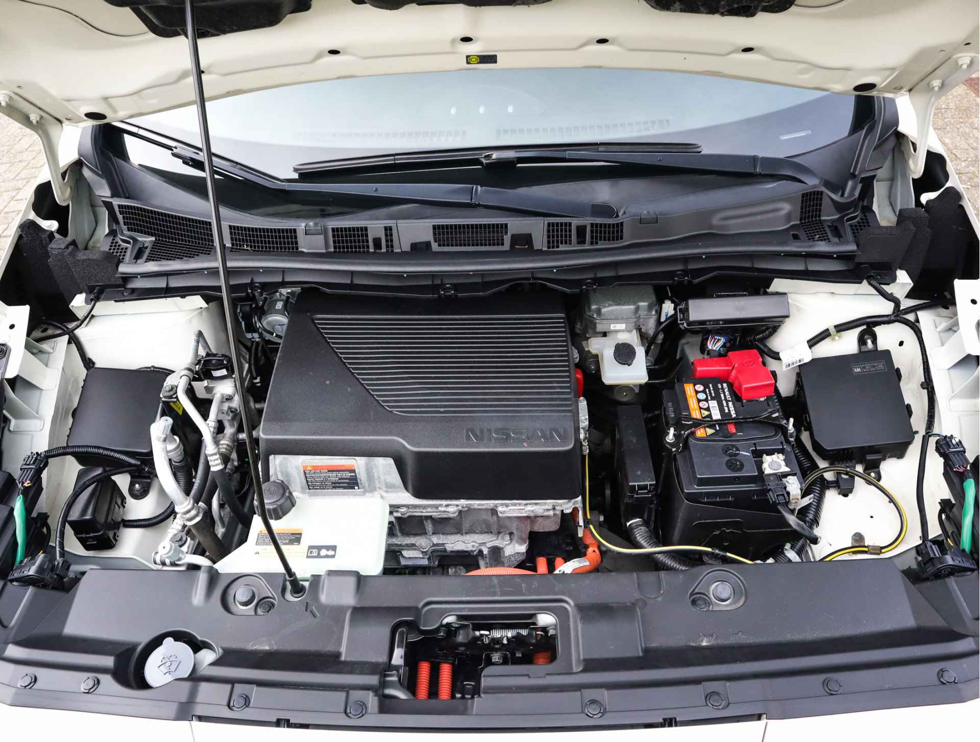 Nissan Leaf Acenta 40 kWh (Subsidie-Mogelijk) (150PK) 1e-Eig, Nissan-Dealer-Onderh, 12-Mnd-BOVAG, NL-Auto, Navigatie/Apple-Carplay/Android-Auto, Parkeersensoren-V+A, Achteruitrijcamera, Airco/Climate-Control, Dodehoeksensor, Keyless-Entry/Start, Adaptive-Cruise-Control, Stoelverwarming, Lane-Assist, Privacy-Glas - 30/41