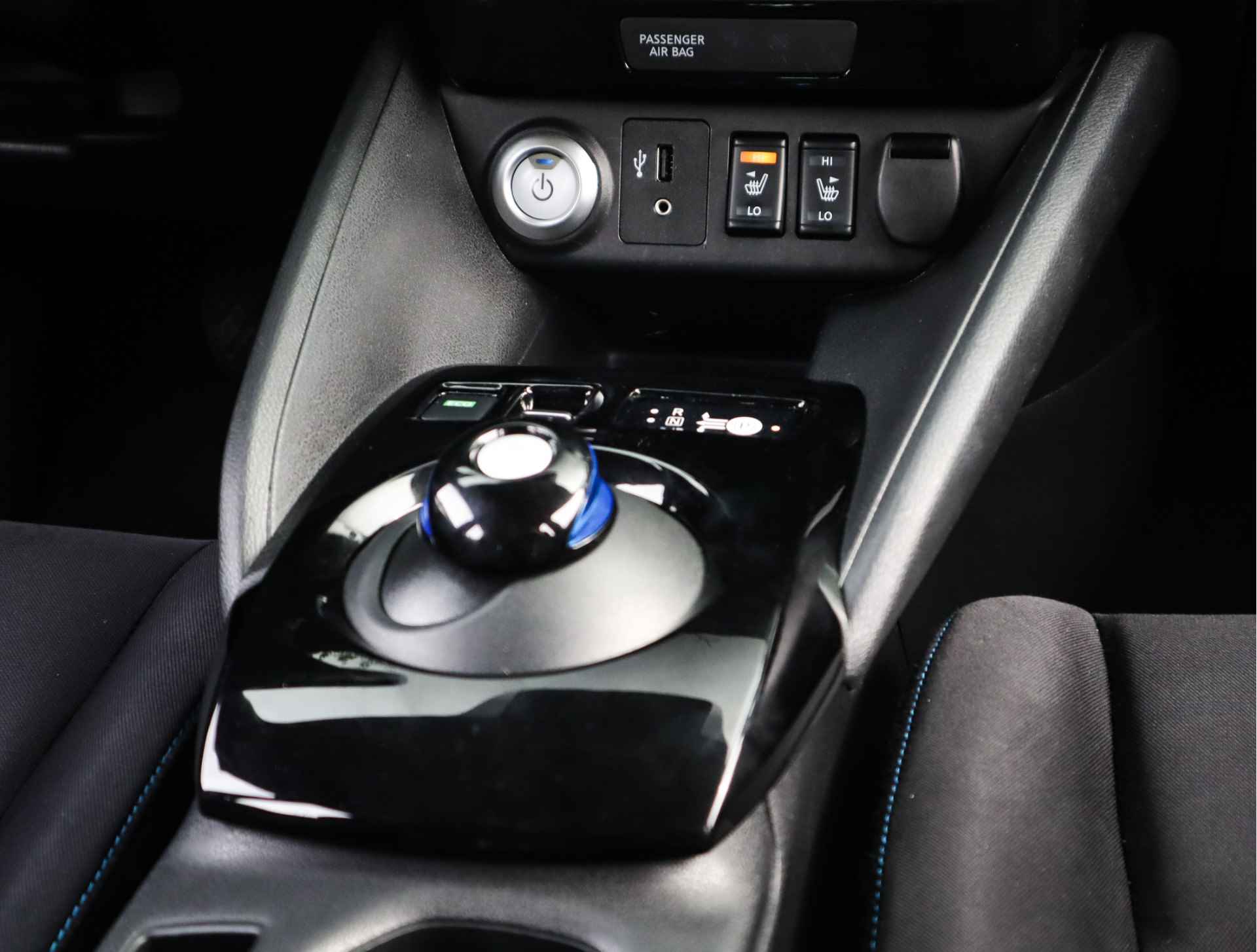 Nissan Leaf Acenta 40 kWh (Subsidie-Mogelijk) (150PK) 1e-Eig, Nissan-Dealer-Onderh, 12-Mnd-BOVAG, NL-Auto, Navigatie/Apple-Carplay/Android-Auto, Parkeersensoren-V+A, Achteruitrijcamera, Airco/Climate-Control, Dodehoeksensor, Keyless-Entry/Start, Adaptive-Cruise-Control, Stoelverwarming, Lane-Assist, Privacy-Glas - 32/41