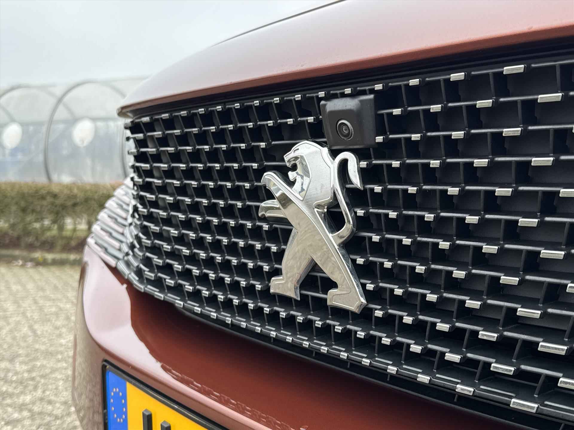 PEUGEOT 5008 SUV 1.2 Hybrid 136pk e-DSC6 GT - 16/30