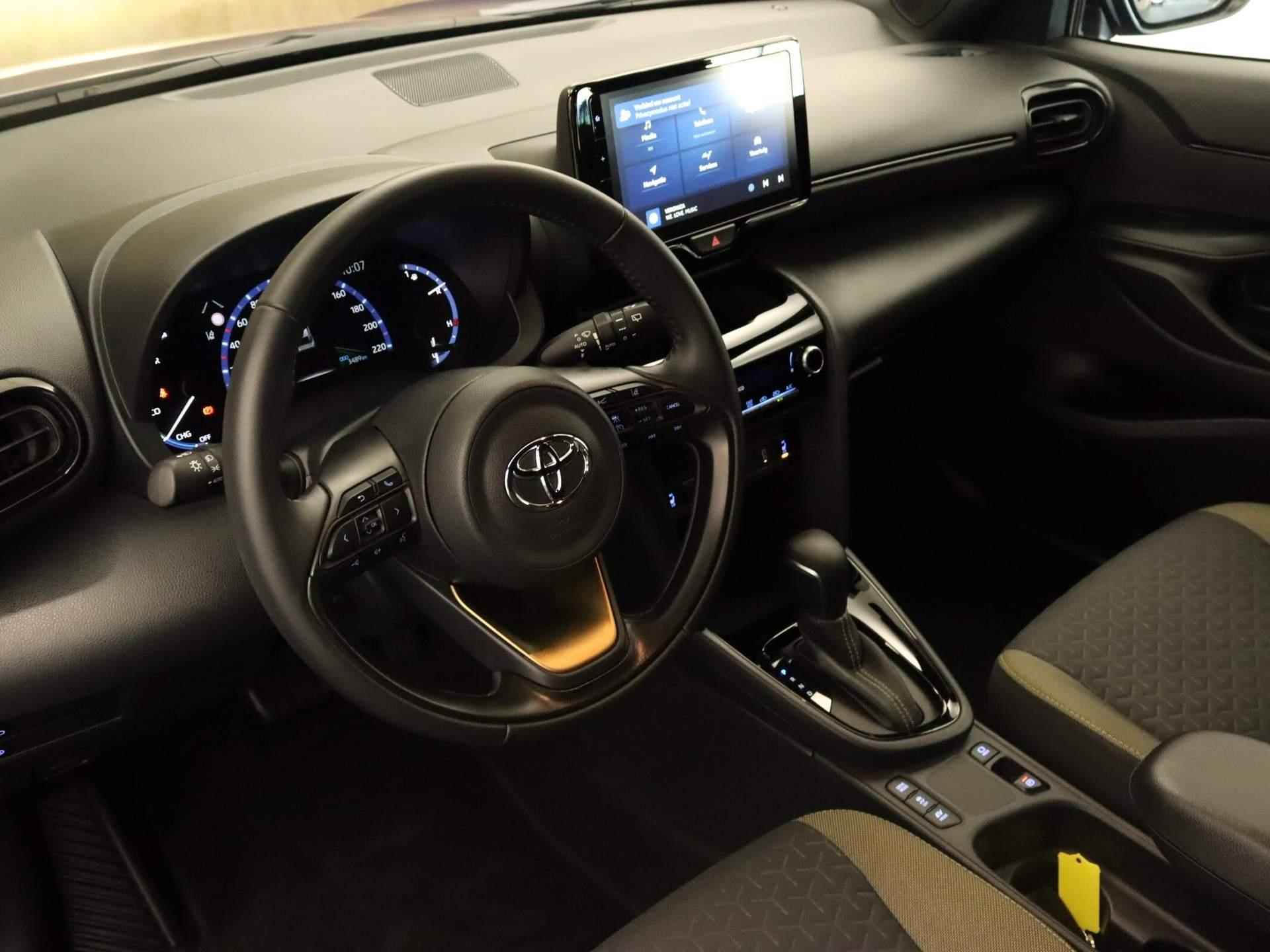 Toyota Yaris Cross 1.5 Hybrid Explore ORIGINEEL NEDERLANDSE AUTO - NAVIGATIE - PDC VOOR EN ACHTER - APPLE CARPLAY/ANDROID AUTO - STOELVERWARMING VOOR - 3/30