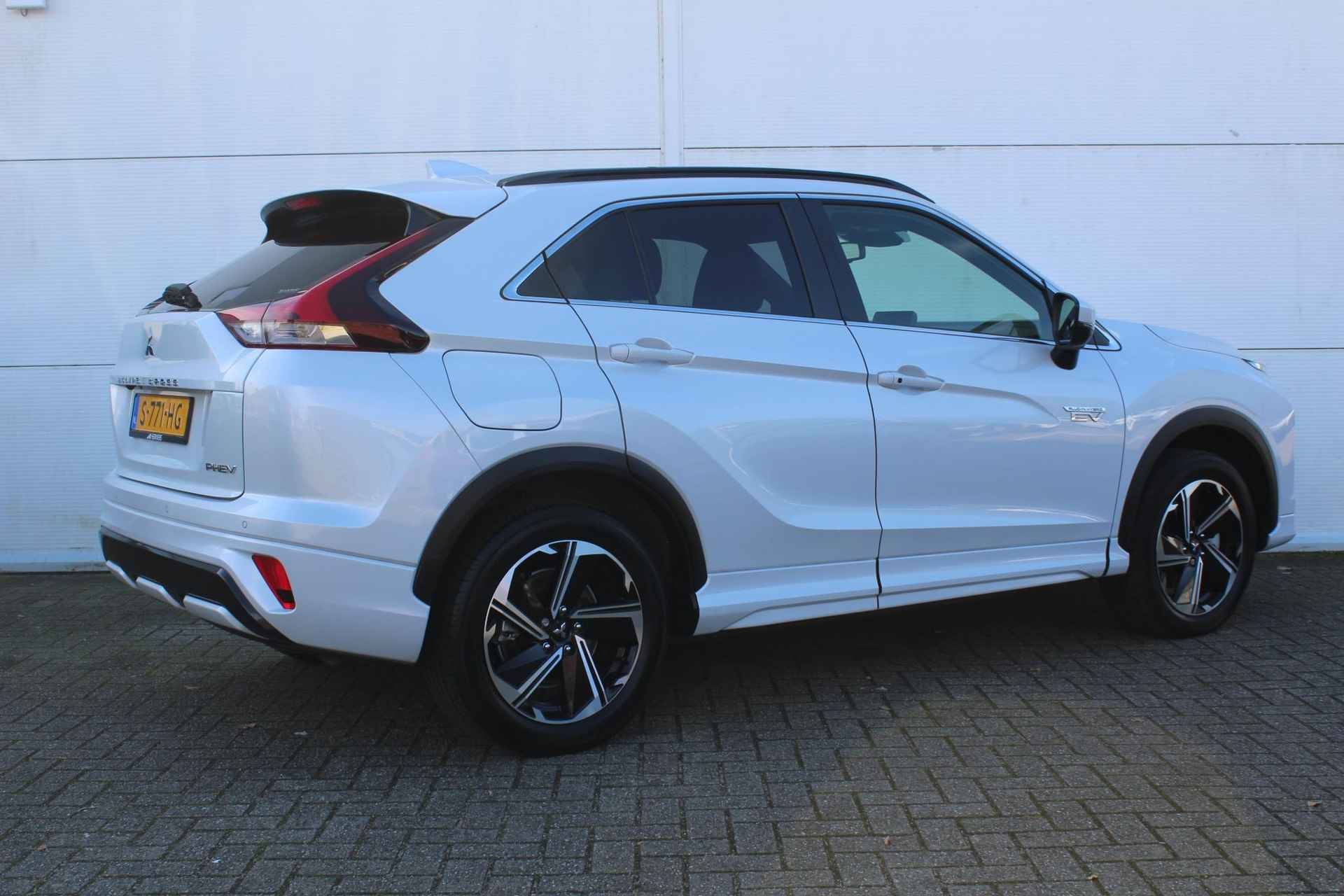 Mitsubishi Eclipse Cross 2.4 PHEV Executive / Navigatie + Apple Carplay/Android Auto / Cruise Control Adaptief / Climate Control / Achteruitrijcamera / Stoel- + Stuurverwarming / - 3/49