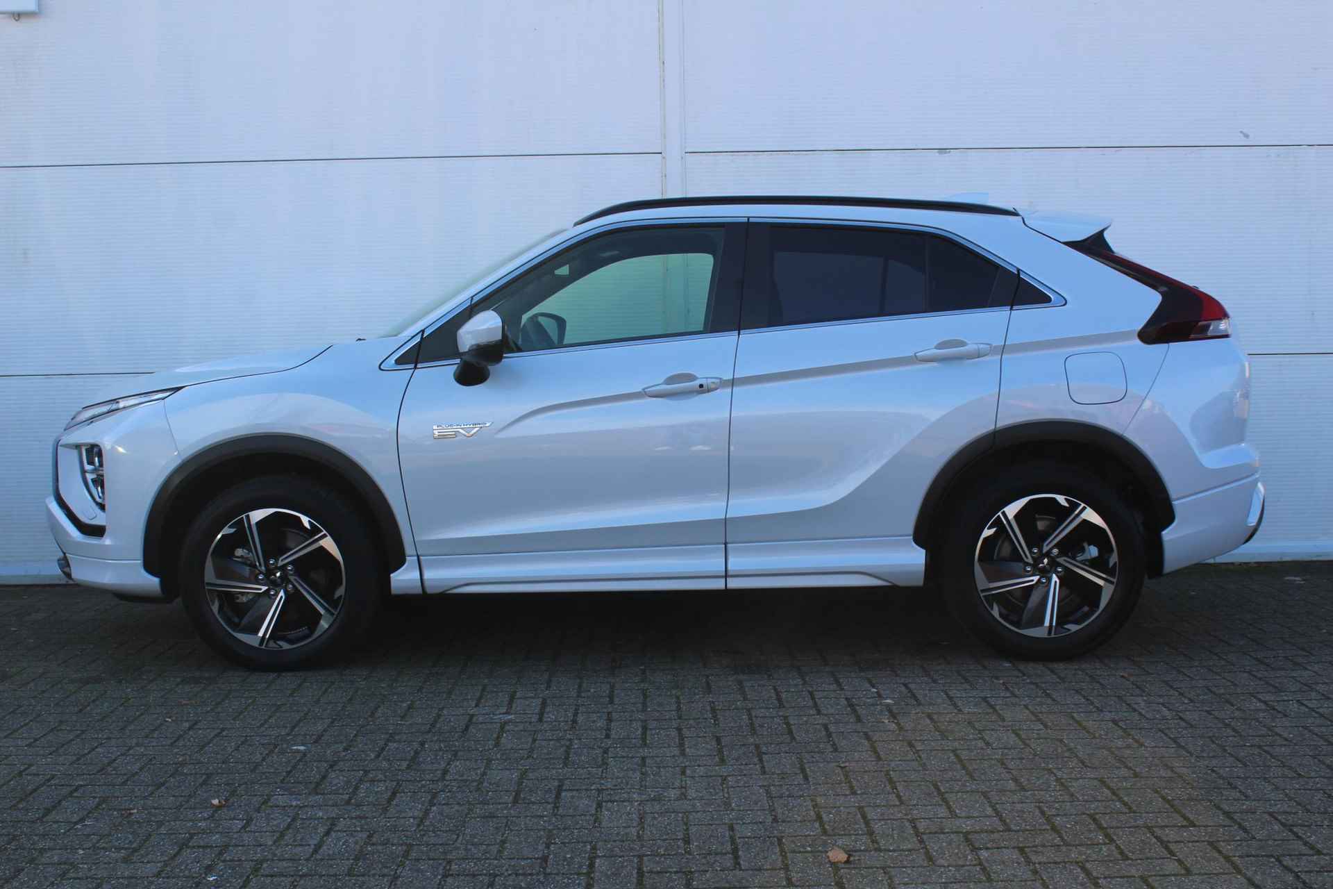 Mitsubishi Eclipse Cross 2.4 PHEV Executive / Navigatie + Apple Carplay/Android Auto / Cruise Control Adaptief / Climate Control / Achteruitrijcamera / Stoel- + Stuurverwarming / - 8/49