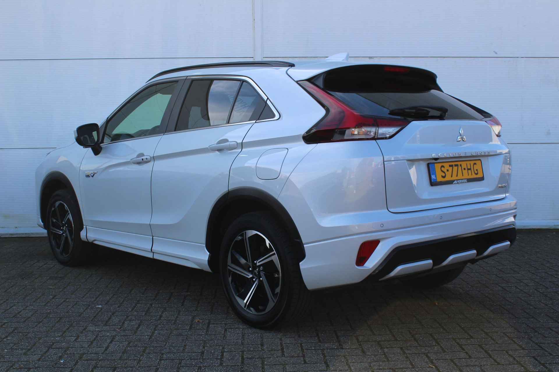 Mitsubishi Eclipse Cross 2.4 PHEV Executive / Navigatie + Apple Carplay/Android Auto / Cruise Control Adaptief / Climate Control / Achteruitrijcamera / Stoel- + Stuurverwarming / - 15/49