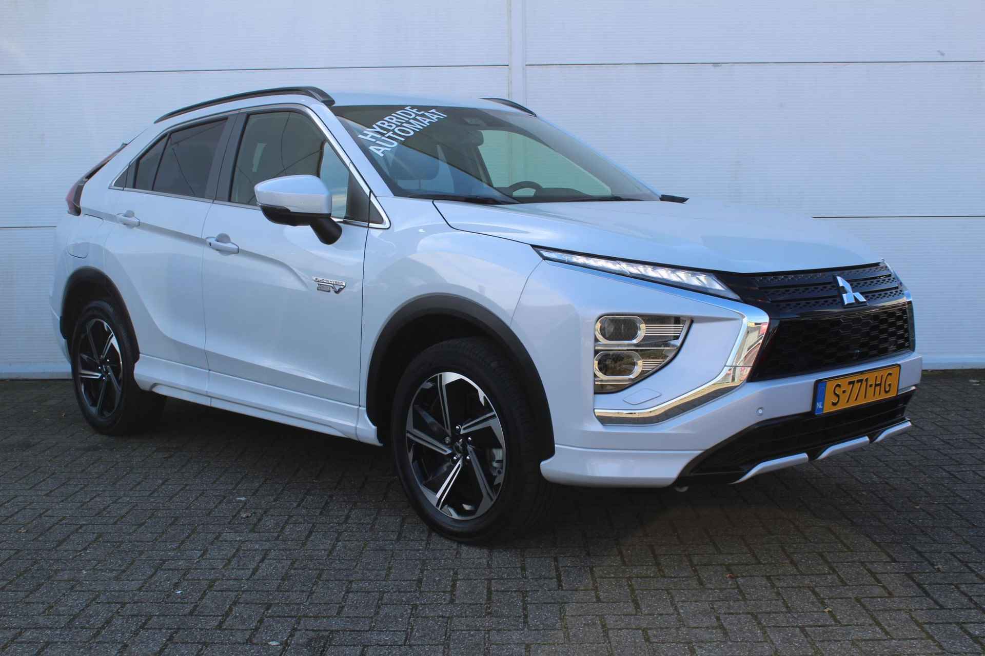 Mitsubishi Eclipse Cross 2.4 PHEV Executive / Navigatie + Apple Carplay/Android Auto / Cruise Control Adaptief / Climate Control / Achteruitrijcamera / Stoel- + Stuurverwarming / - 17/49