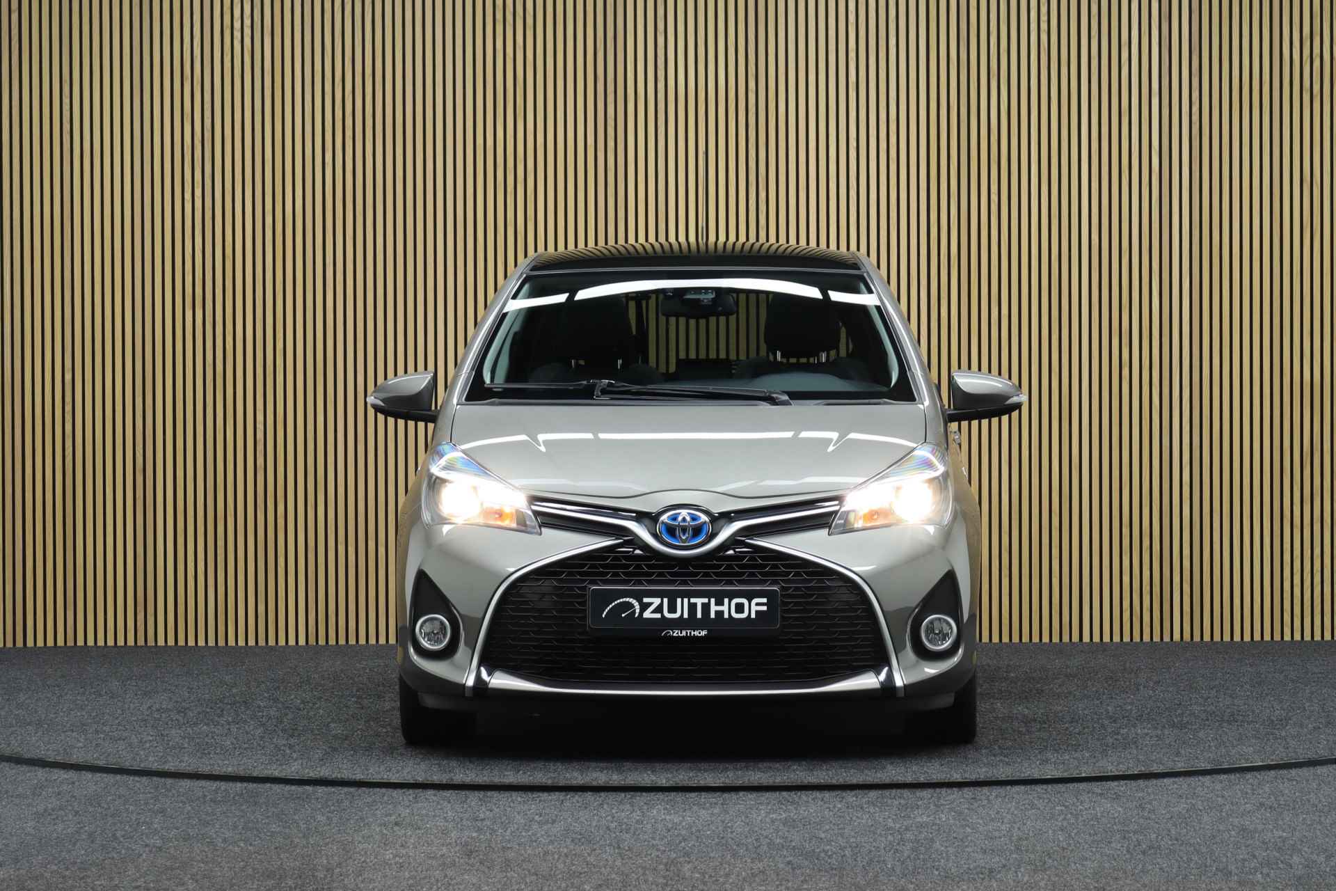 Toyota Yaris 1.5 Hybrid Dynamic | Panoramadak | Cruise control | Clima | Camera | Navigatie | All-season Banden - 12/47