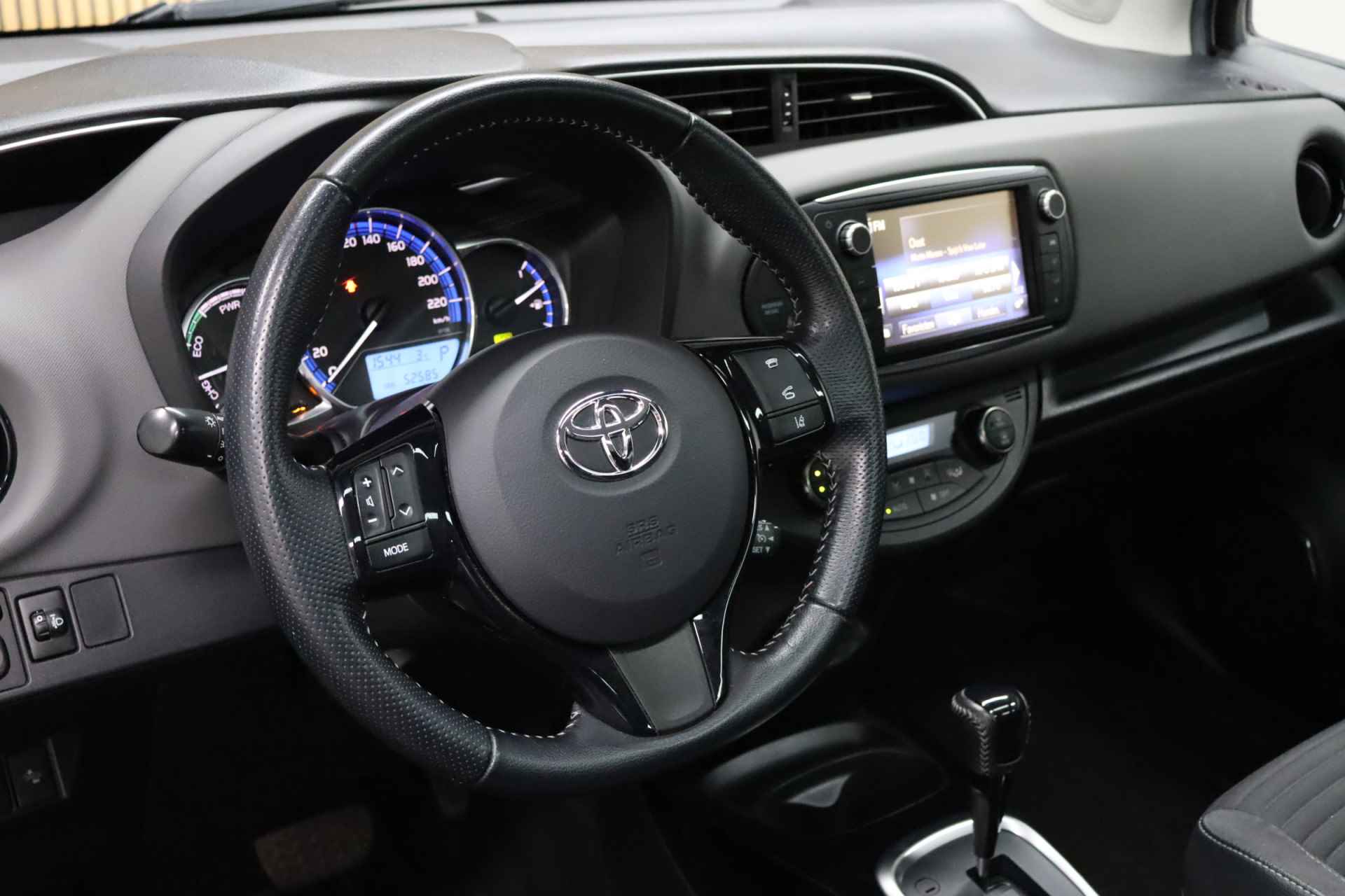 Toyota Yaris 1.5 Hybrid Dynamic | Panoramadak | Cruise control | Clima | Camera | Navigatie | All-season Banden - 14/47