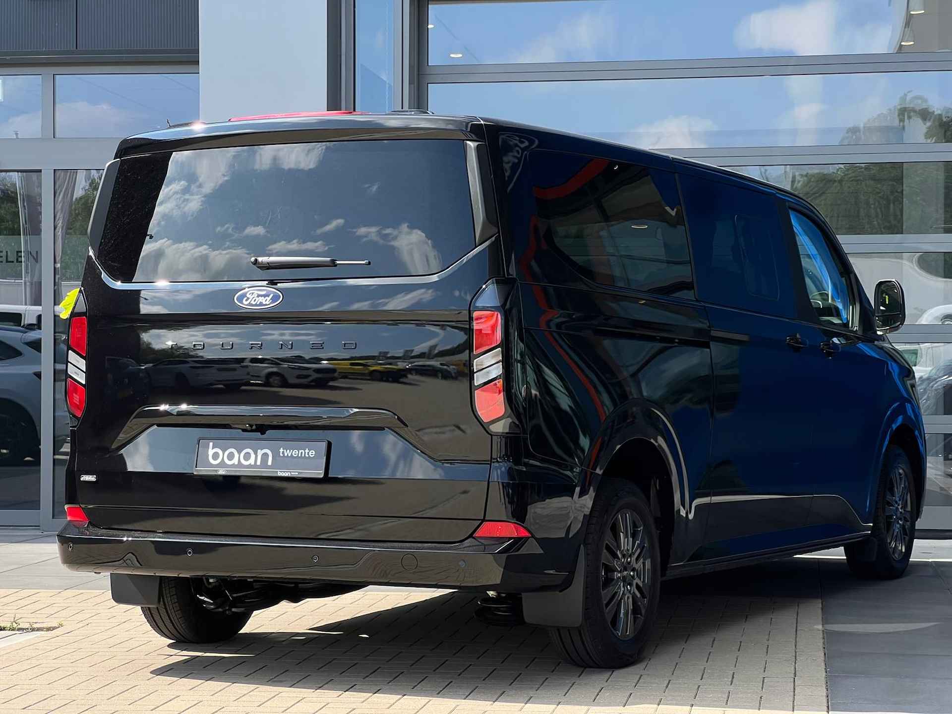 Ford Tourneo Custom PHEV 233PK Titanium L2 | Incl. BPM & BTW | Geel kenteken | 8 Persoons | Zeer Luxe | GLH-35-K - 9/55