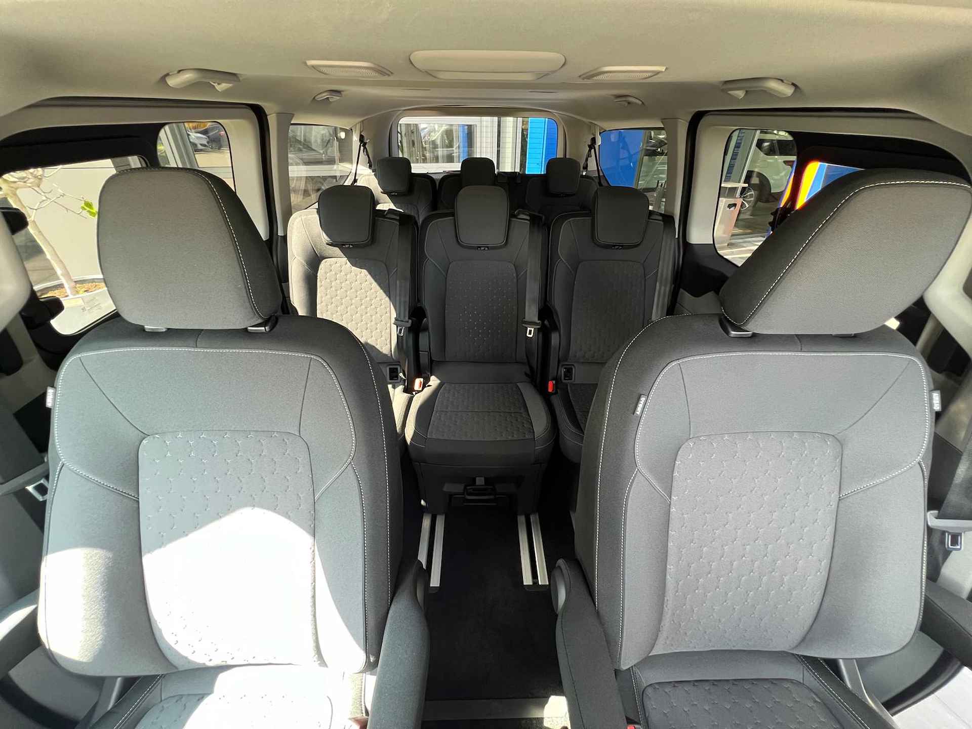 Ford Tourneo Custom PHEV 233PK Titanium L2 | Incl. BPM & BTW | Geel kenteken | 8 Persoons | Zeer Luxe | GLH-35-K - 13/55