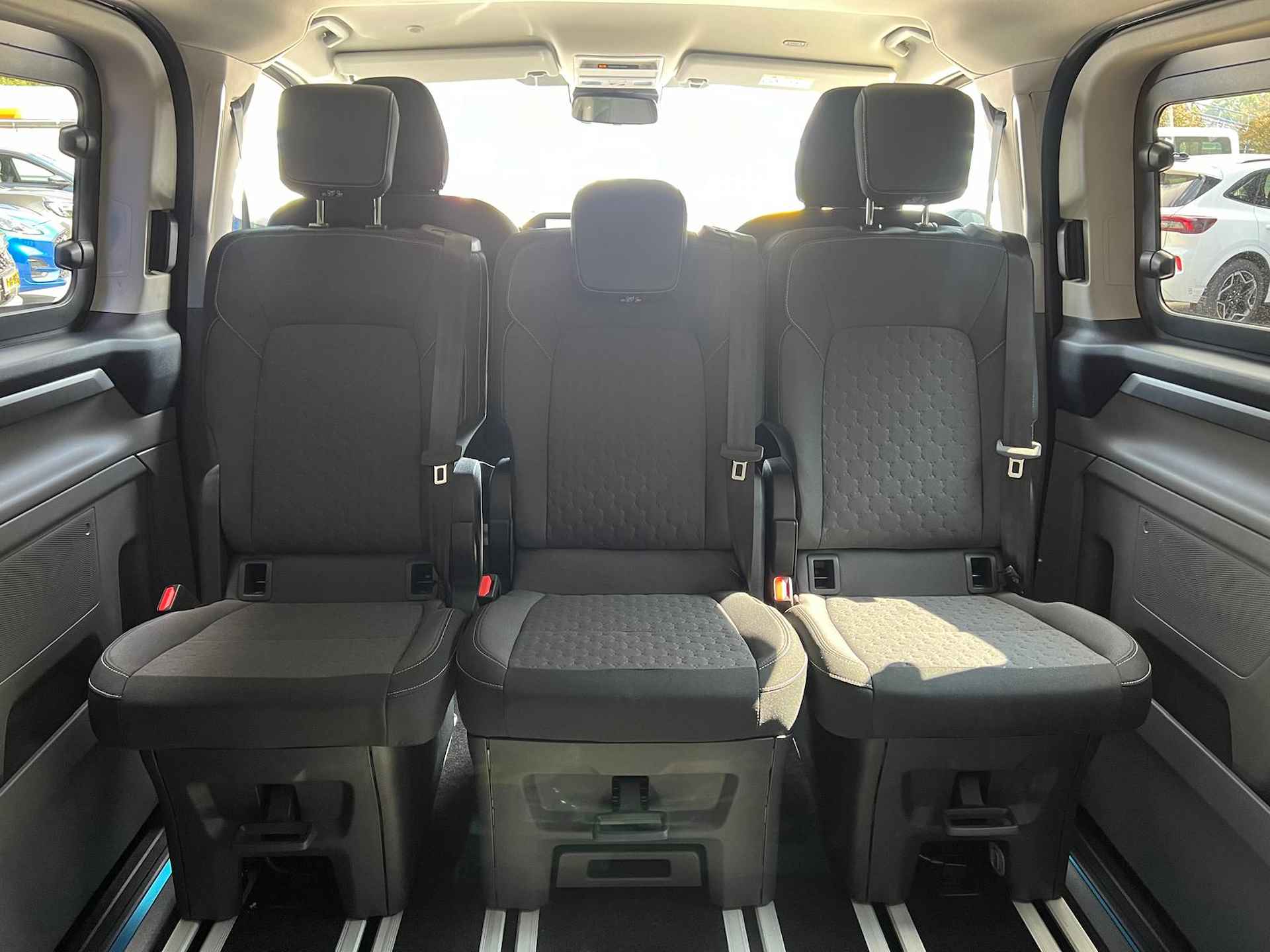 Ford Tourneo Custom PHEV 233PK Titanium L2 | Incl. BPM & BTW | Geel kenteken | 8 Persoons | Zeer Luxe | GLH-35-K - 26/55