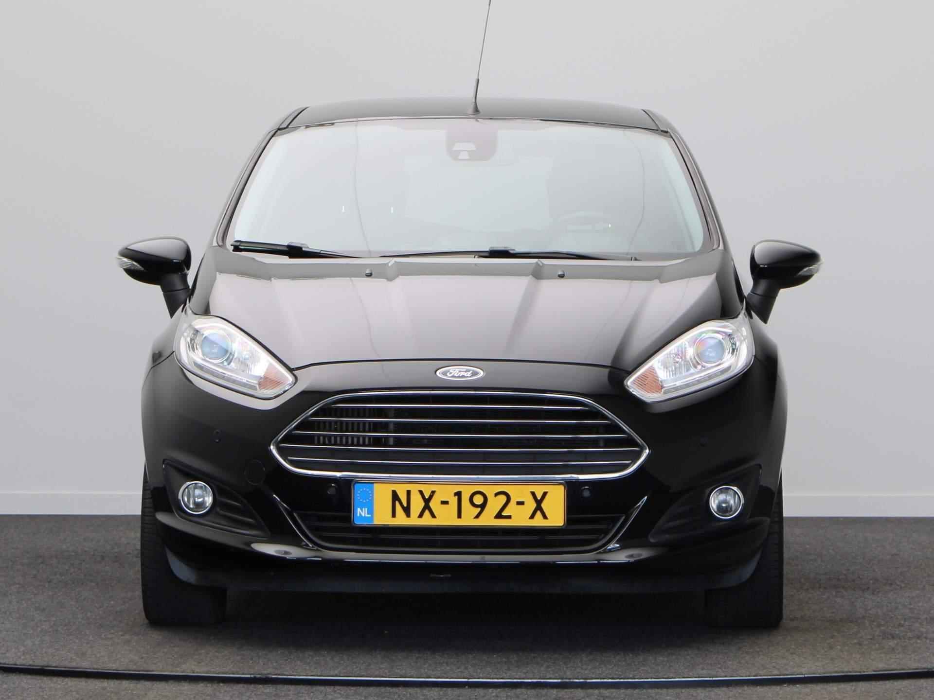 Ford Fiesta 1.0 EcoBoost 100pk Titanium | Stoelverwarming | Achteruitrijcamera | Automaat | Trekhaak | Parkeersensoren | - 6/41