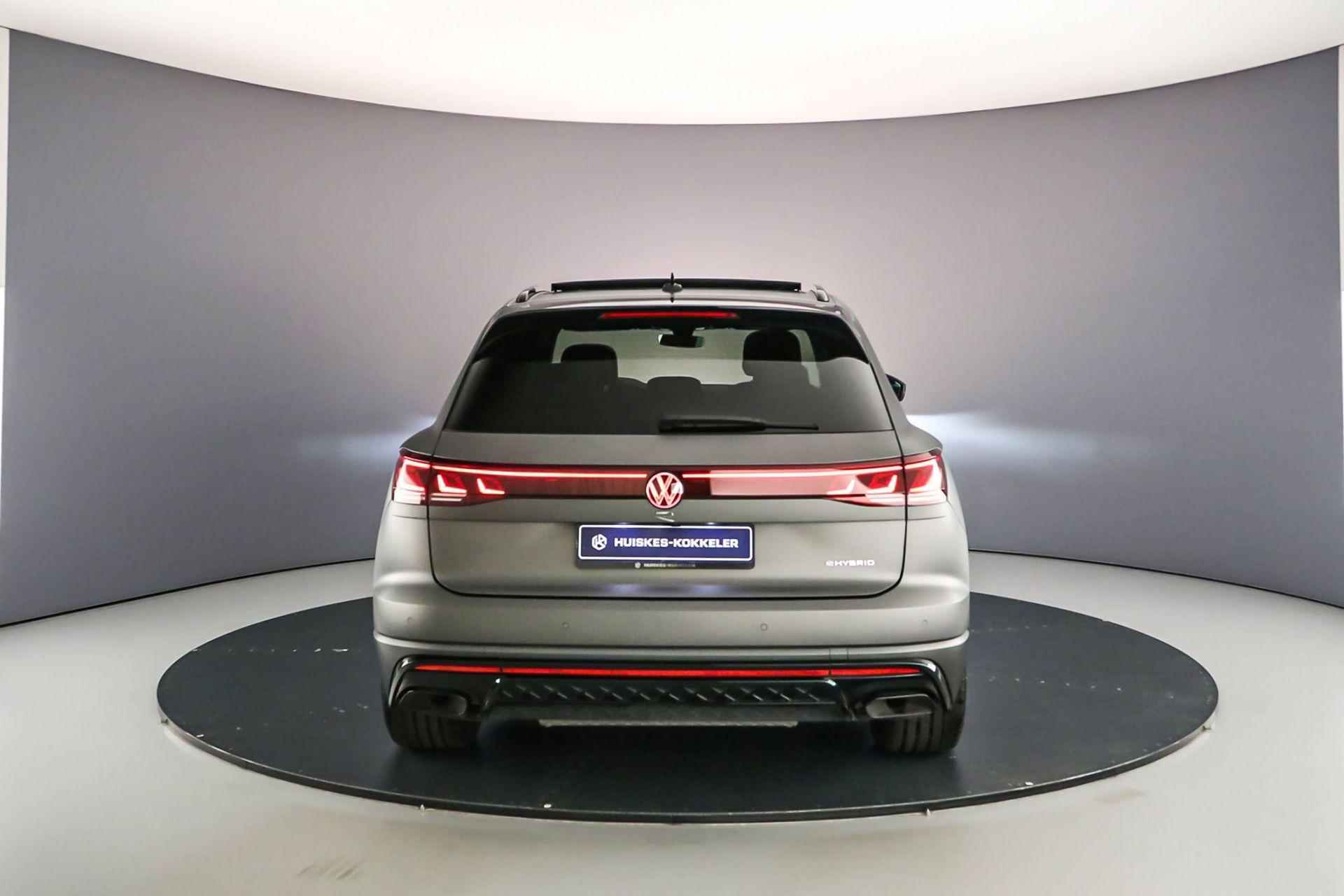 Volkswagen Touareg R 3.0 TSI eHybrid 462pk Tiptronic Trekhaak, Panoramadak, Lederen bekleding, Luchtvering, Head up display, LED matrix verlichting, 360 camera, Adaptive cruise control - 10/60