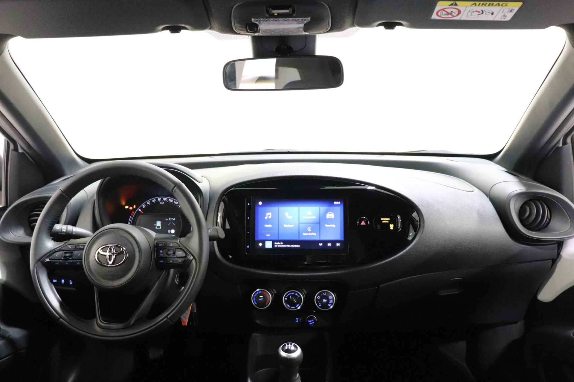 Toyota Aygo X 1.0 VVT-i MT Play, Apple Carplay & Android Auto, Camera, Cruise Control, 1e eigenaar! - 3/28