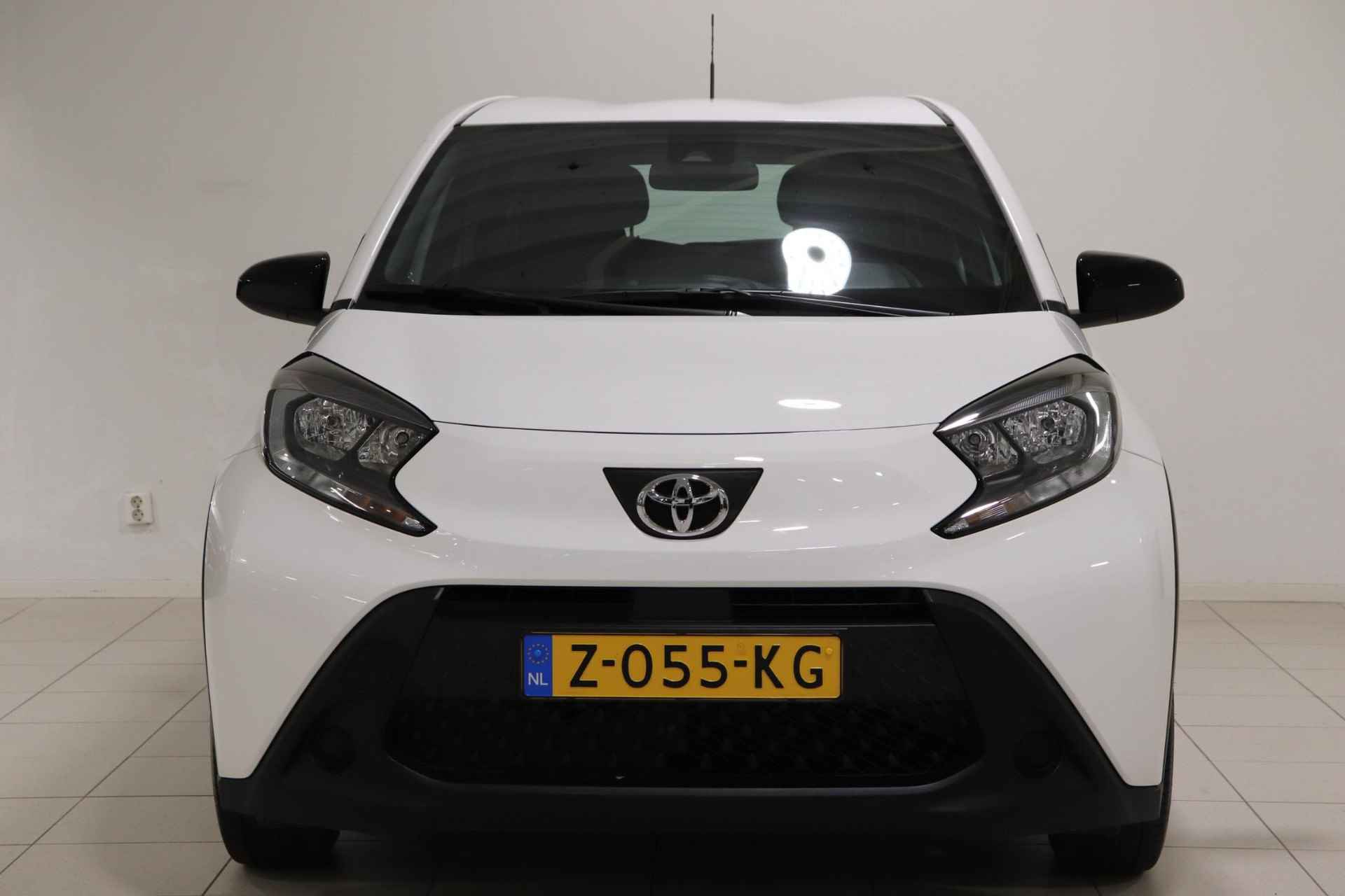 Toyota Aygo X 1.0 VVT-i MT Play, Apple Carplay & Android Auto, Camera, Cruise Control, 1e eigenaar! - 6/28