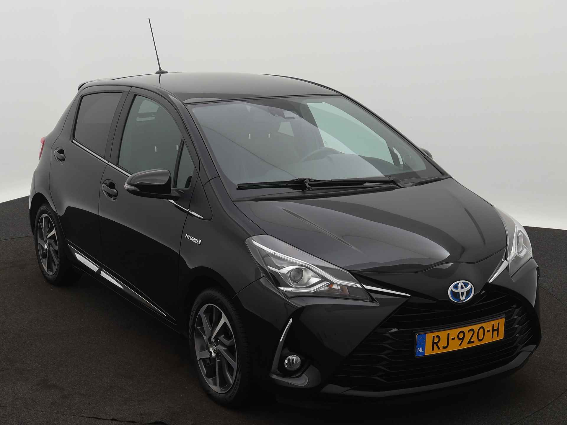 Toyota Yaris 1.5 Hybrid Premium | Panoramadak | Nederlandse auto | Navigatie | Camera | LM velgen | - 30/45