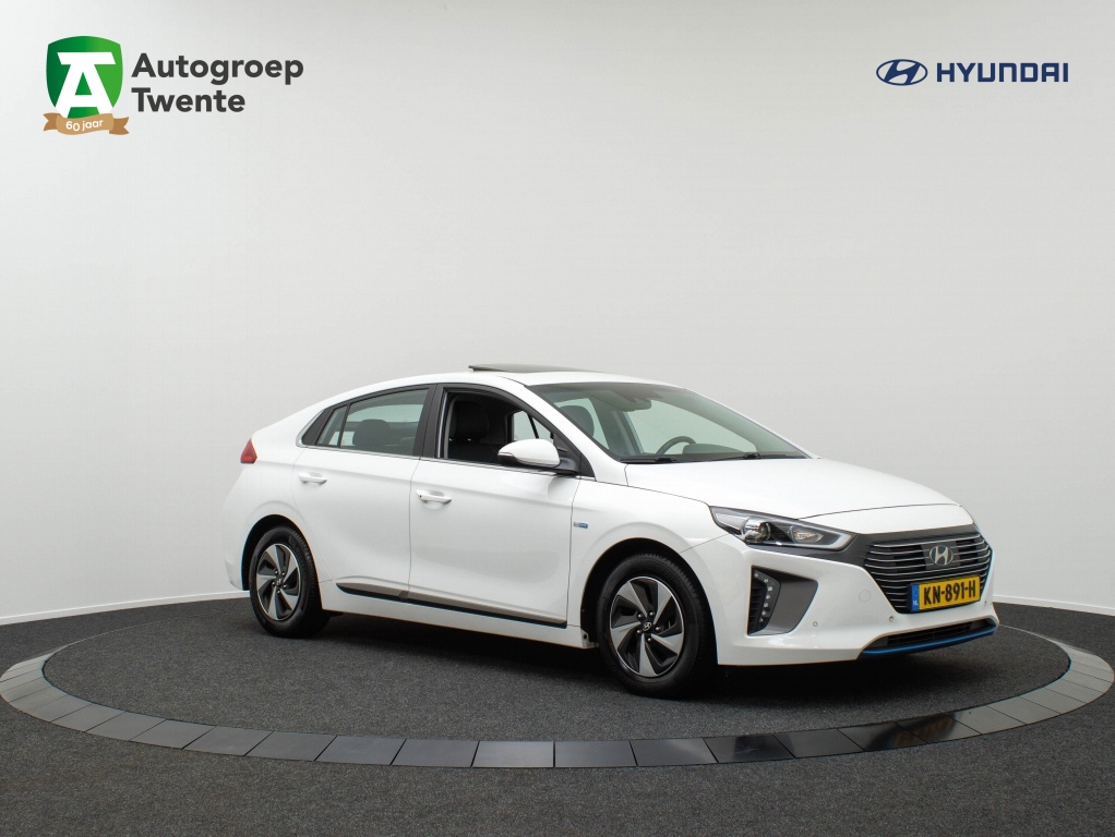 Hyundai IONIQ 1.6 GDi First Edition | Leder | Adaptieve cruise control bij viaBOVAG.nl