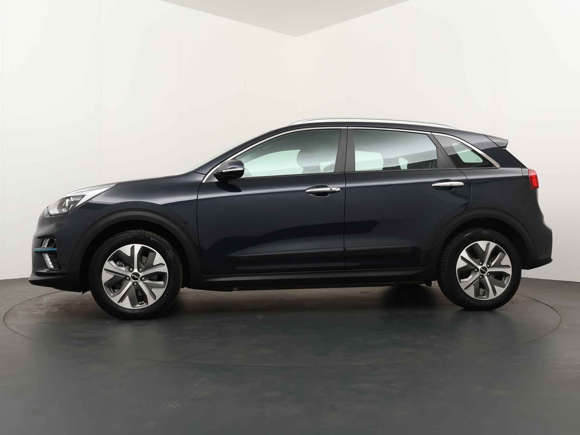 Kia e-Niro DynamicLine 64 kWh *€2000 Subsidie beschikbaar* - Navigatie - Adaptief Cruise Control - Climate Control - Keyless Entry - Apple/Android Carplay - Fabrieksgarantie Tot 2029 - 3/50