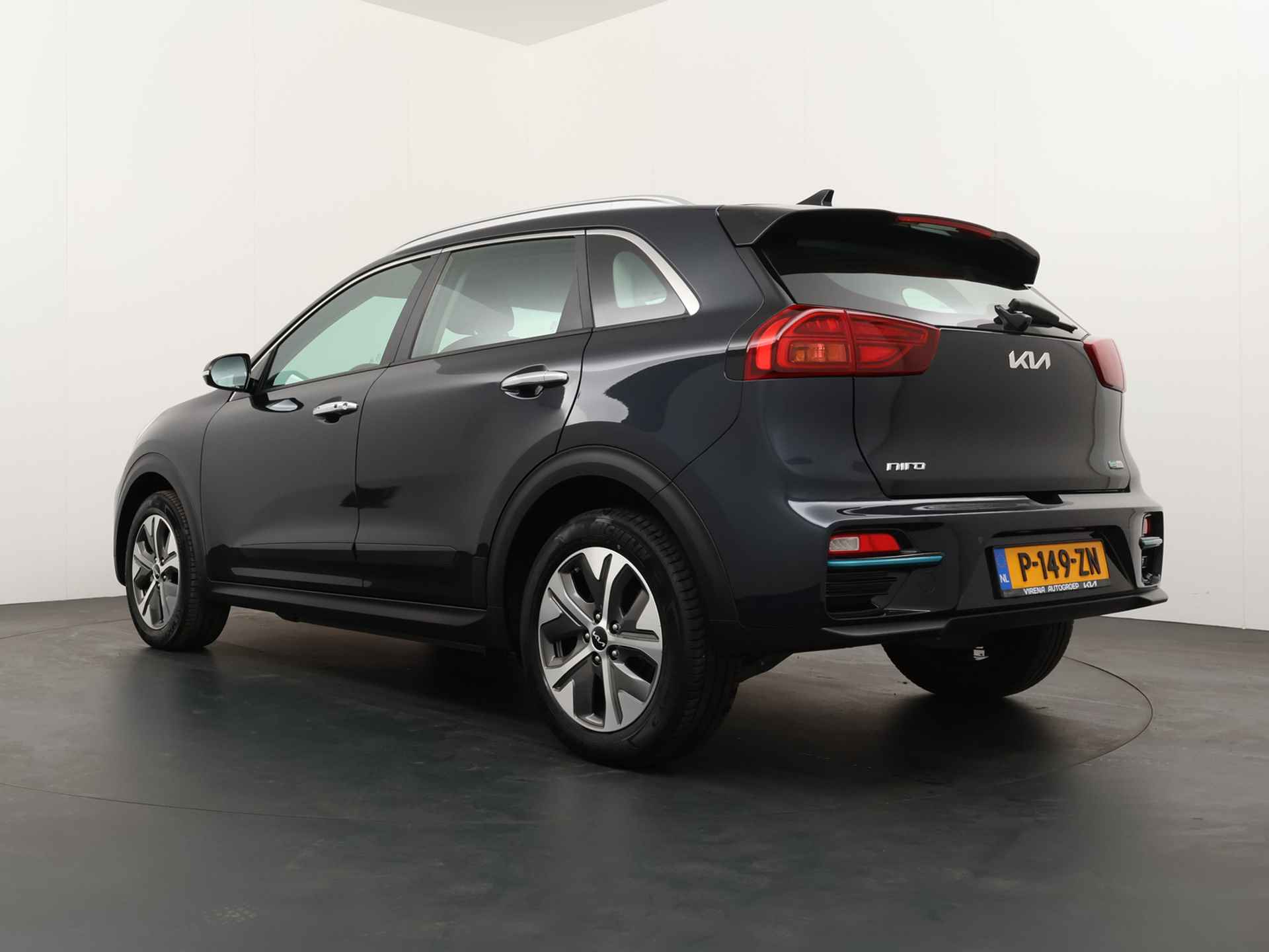 Kia e-Niro DynamicLine 64 kWh *€2000 Subsidie beschikbaar* - Navigatie - Adaptief Cruise Control - Climate Control - Keyless Entry - Apple/Android Carplay - Fabrieksgarantie Tot 2029 - 5/50