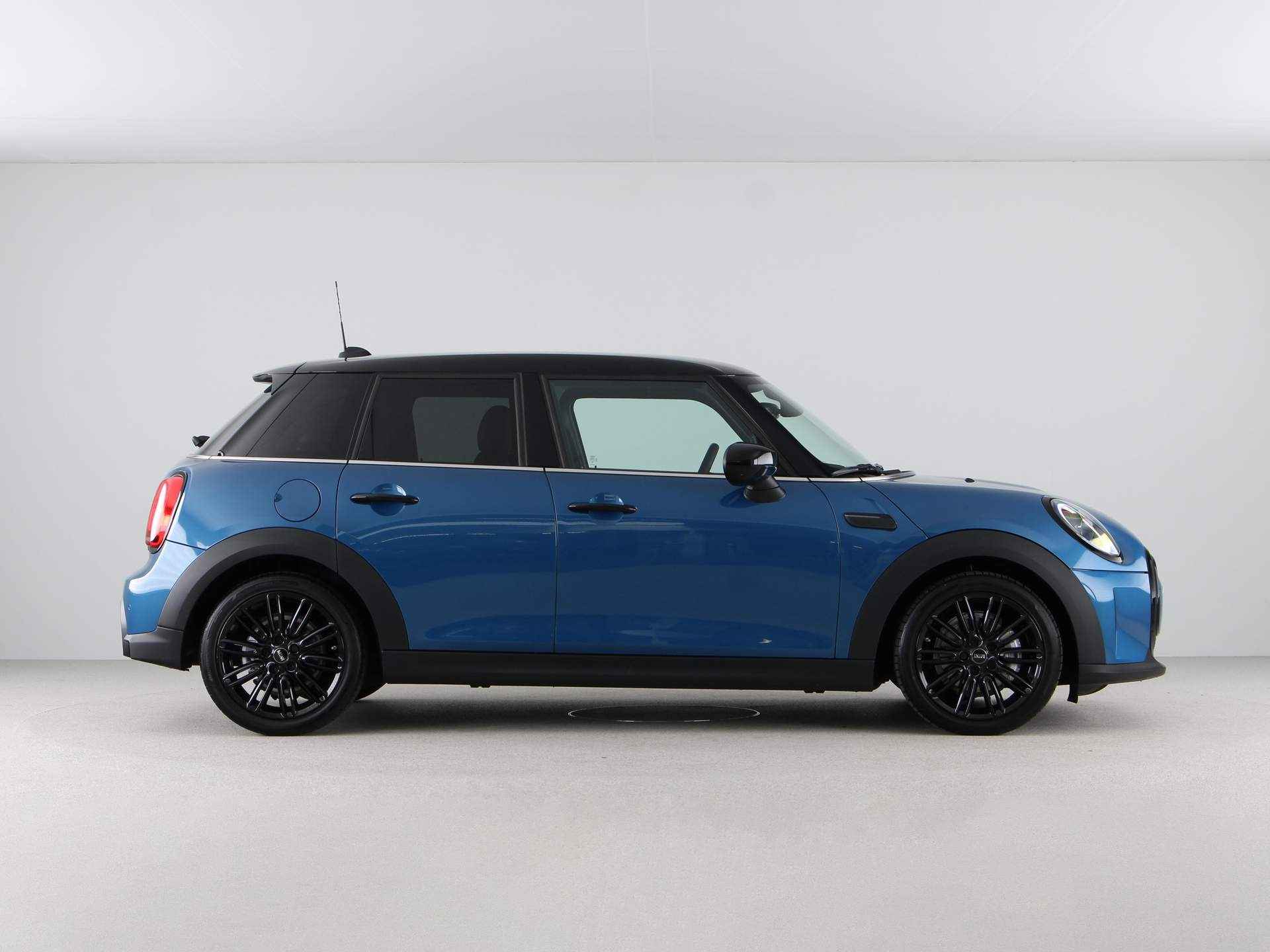 MINI 5-deurs Cooper Camden Edition Aut. - 8/22