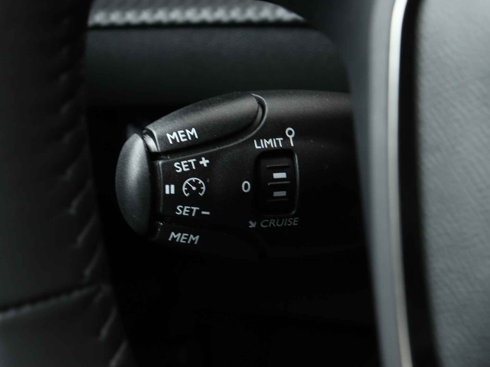 Peugeot e-208 Allure Limited | Navigatie | Climate Control | Parkeerhulp achter - 25/43