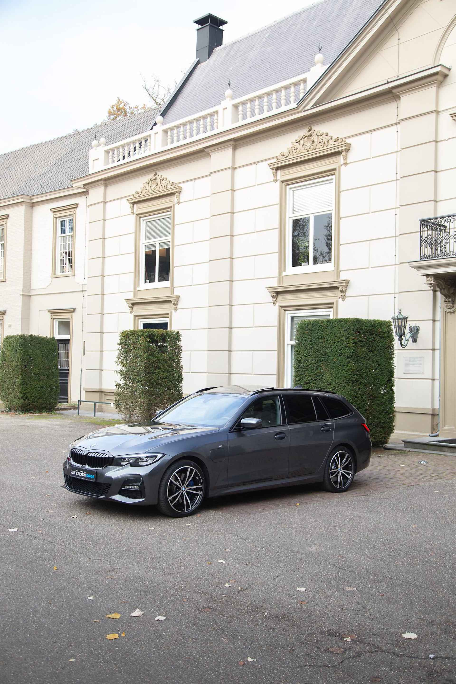 BMW 3-serie Touring 330e M-Sport Trekhaak | Pano | Leder | Carplay | Nieuwstaat - 52/64