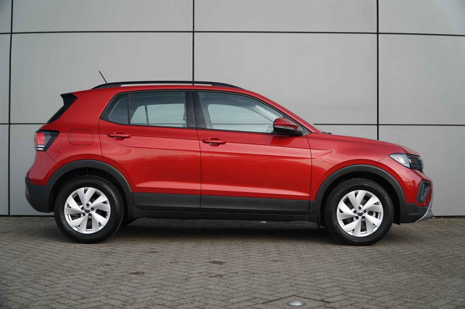 Volkswagen T-Cross 1.0 TSI 116pk DSG Life Edition | Stoelverwarming | Parkeersensoren Achter | Apple Carplay/Android Auto | 16'' LMV - 3/47