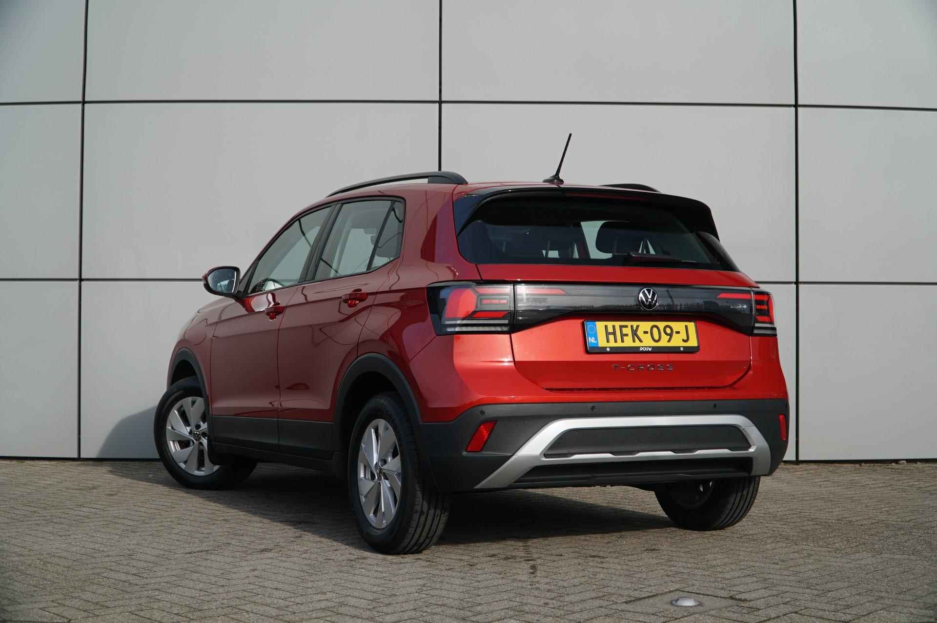 Volkswagen T-Cross 1.0 TSI 116pk DSG Life Edition | Stoelverwarming | Parkeersensoren Achter | Apple Carplay/Android Auto | 16'' LMV - 11/47