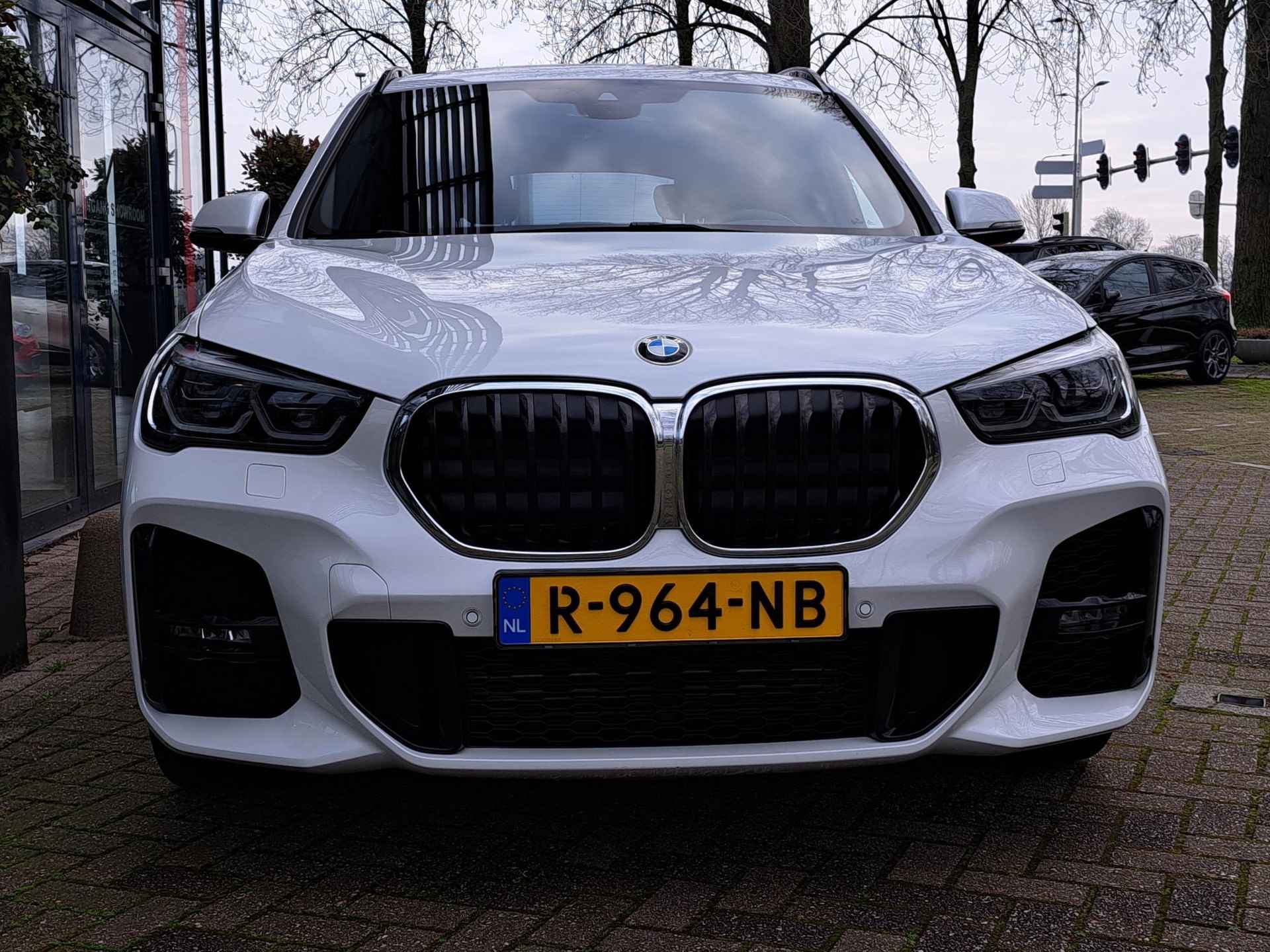 BMW X1 sDrive18i M AUTOMAAT | Navi | ECC | PDC + Camera | Cruise Control | LM Velgen - 9/28