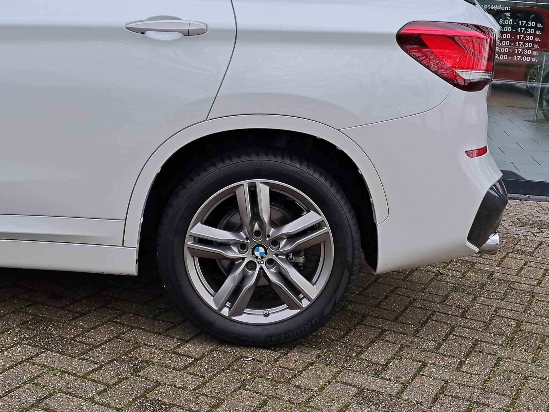 BMW X1 sDrive18i M AUTOMAAT | Navi | ECC | PDC + Camera | Cruise Control | LM Velgen - 10/28