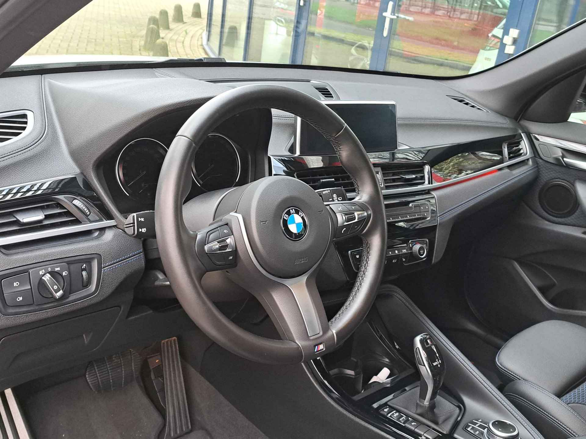 BMW X1 sDrive18i M AUTOMAAT | Navi | ECC | PDC + Camera | Cruise Control | LM Velgen - 15/28