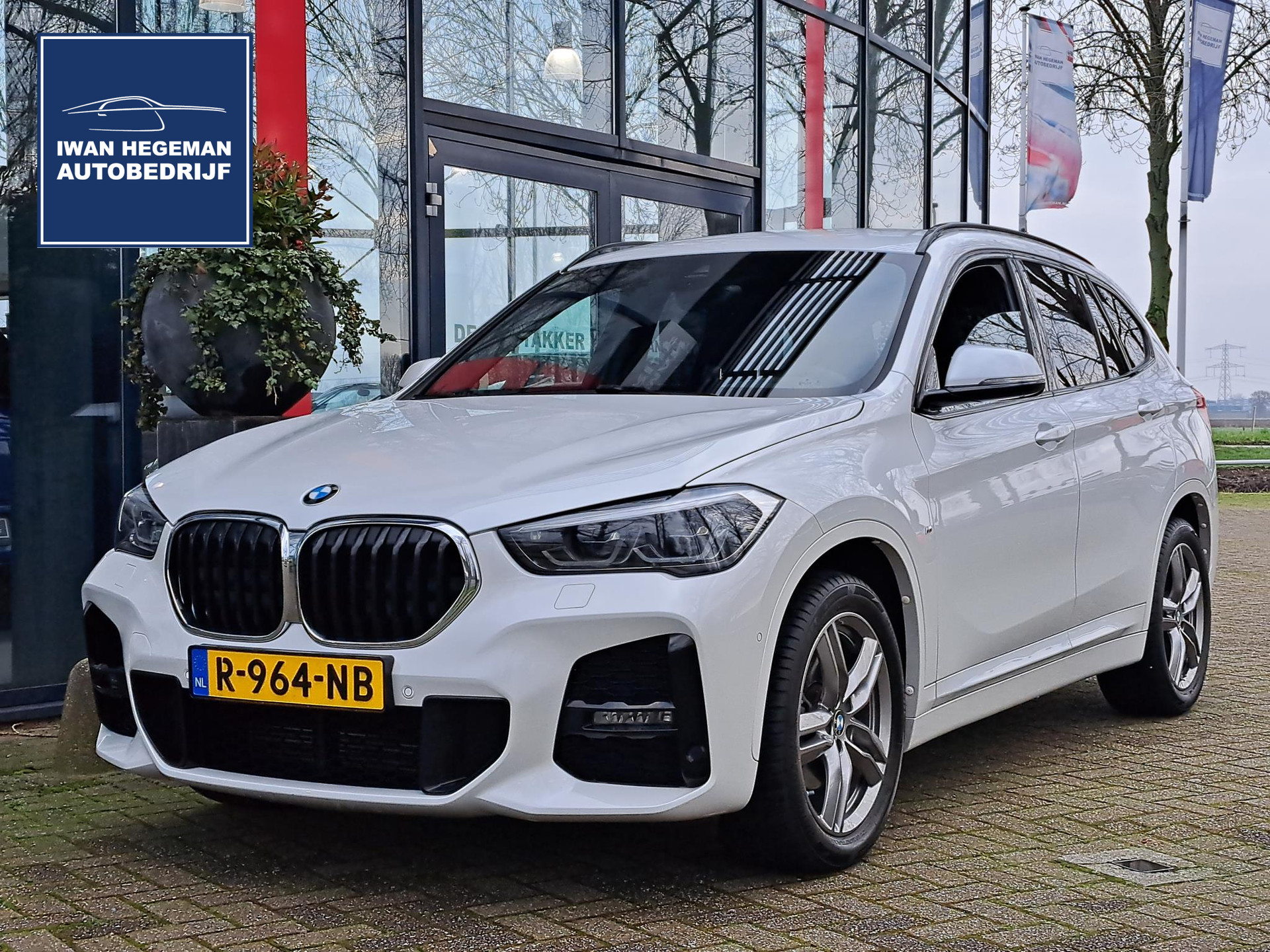 BMW X1 sDrive18i M AUTOMAAT | Navi | ECC | PDC + Camera | Cruise Control | LM Velgen bij viaBOVAG.nl
