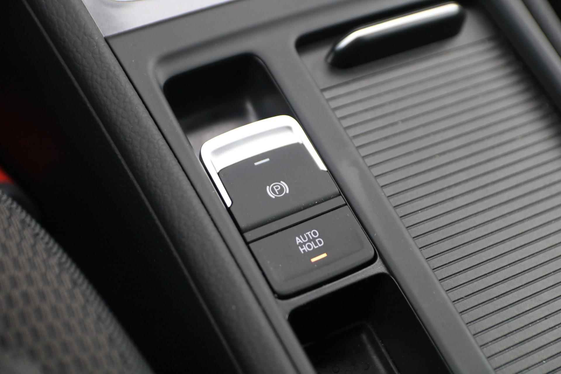Volkswagen e-Golf 136pk E-DITION | Navigatie | Verwarmbare Voorruit | Active Info Display - 26/46