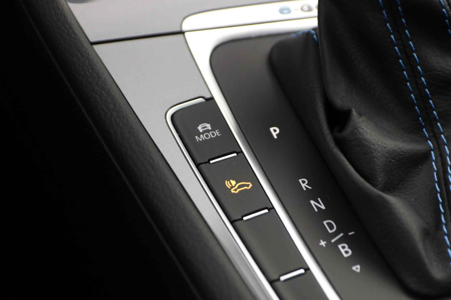Volkswagen e-Golf 136pk E-DITION | Navigatie | Verwarmbare Voorruit | Active Info Display - 44/46