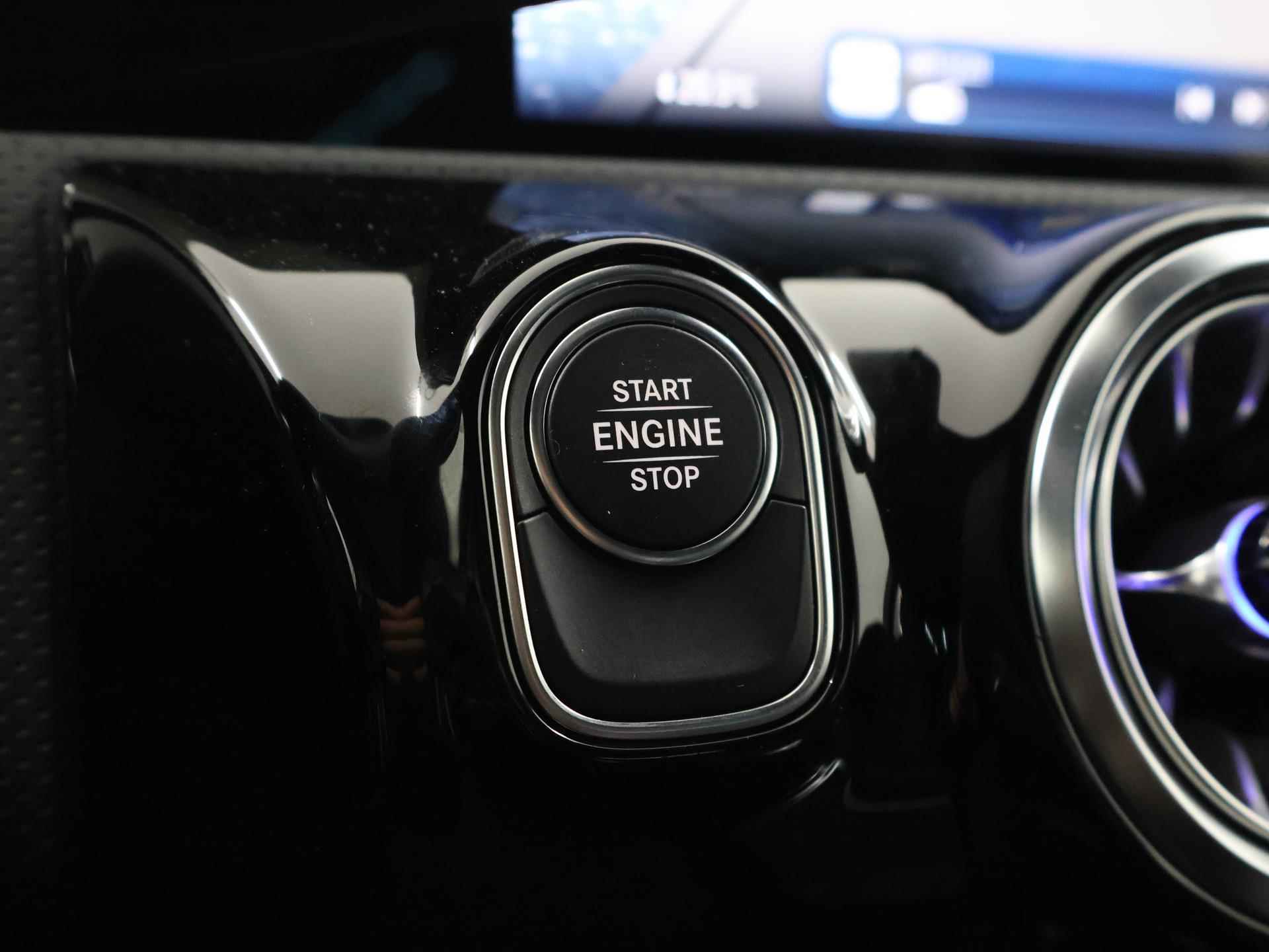 Mercedes-Benz A-klasse Limousine 250e AMG NIGHT | Keyless Entry | Sfeerverlichting | Stoelverwarming | Achteruitrijcamera | DAB+ Radio | - 39/50