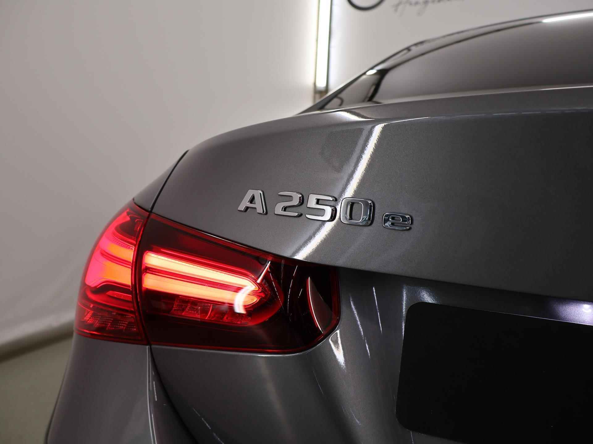 Mercedes-Benz A-klasse Limousine 250e AMG NIGHT | Keyless Entry | Sfeerverlichting | Stoelverwarming | Achteruitrijcamera | DAB+ Radio | - 47/50