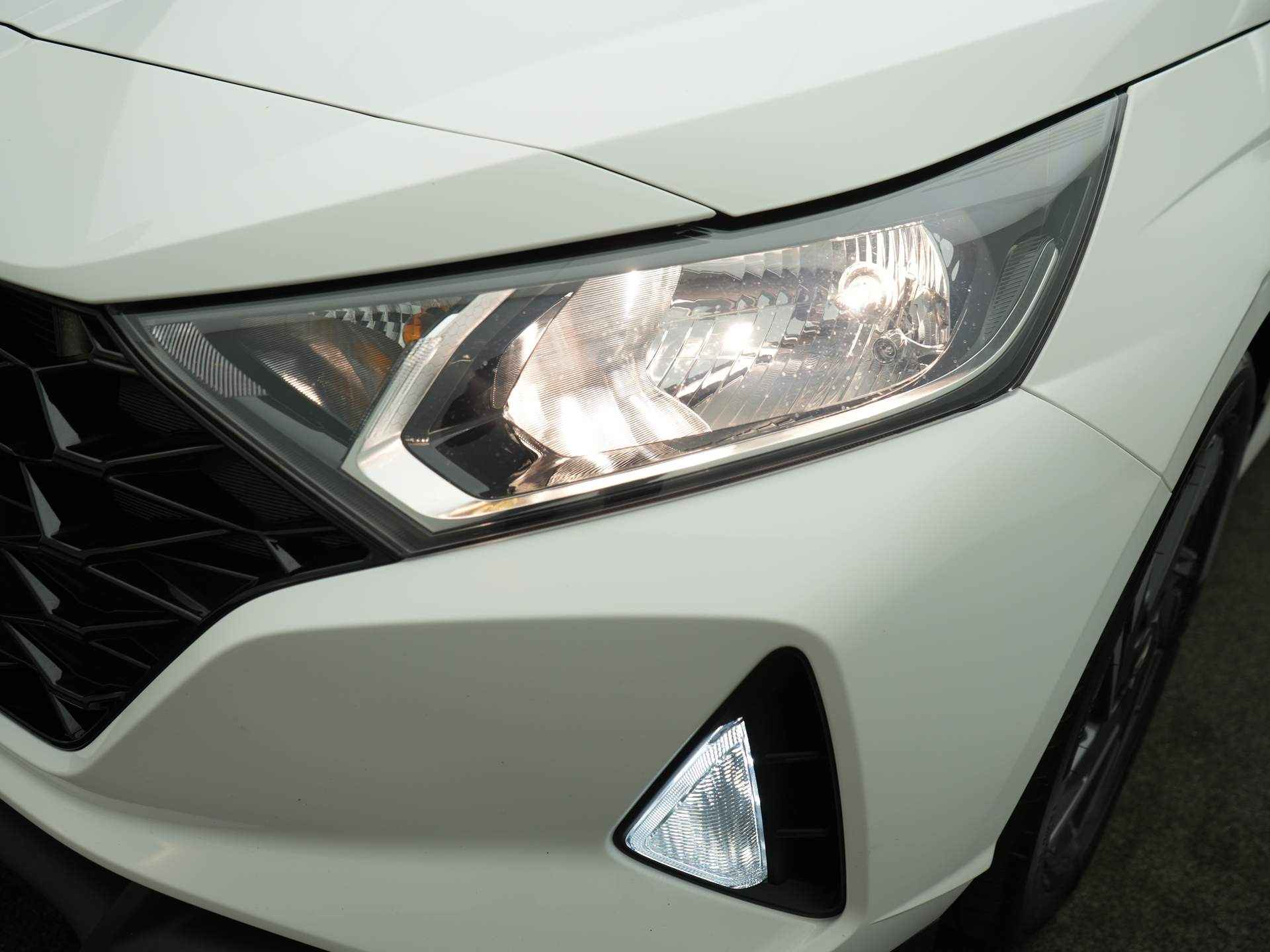 Hyundai i20 1.0 T-GDI Comfort AUTOMAAT | Apple Carplay + Android Auto | Achteruitrijcamera | Cruise Control | Rijklaarprijs! - 16/36